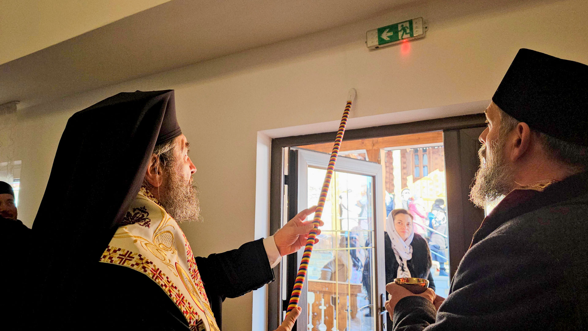 Liturghie arhierească și sfințire de casă socială la Parohia Boboiești