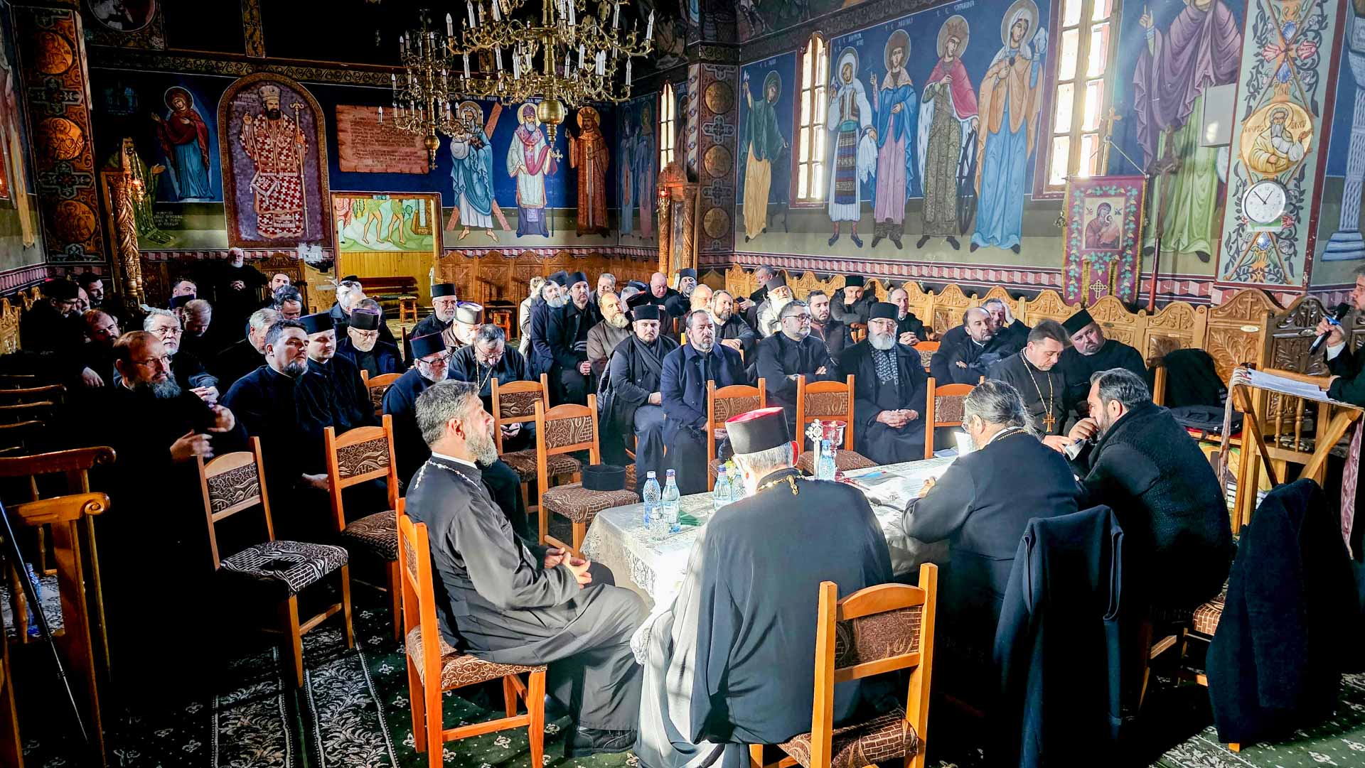 Liturghie arhierească și sfințire de casă socială la Parohia Boboiești