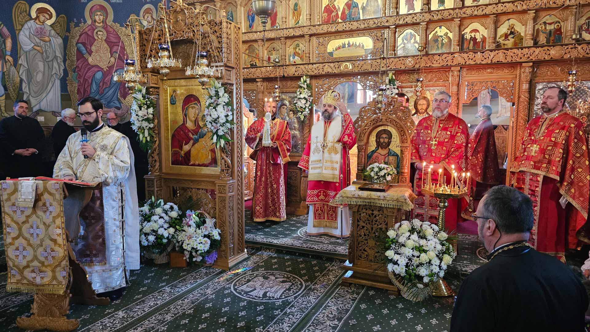 Liturghie arhierească și sfințire de casă socială la Parohia Boboiești