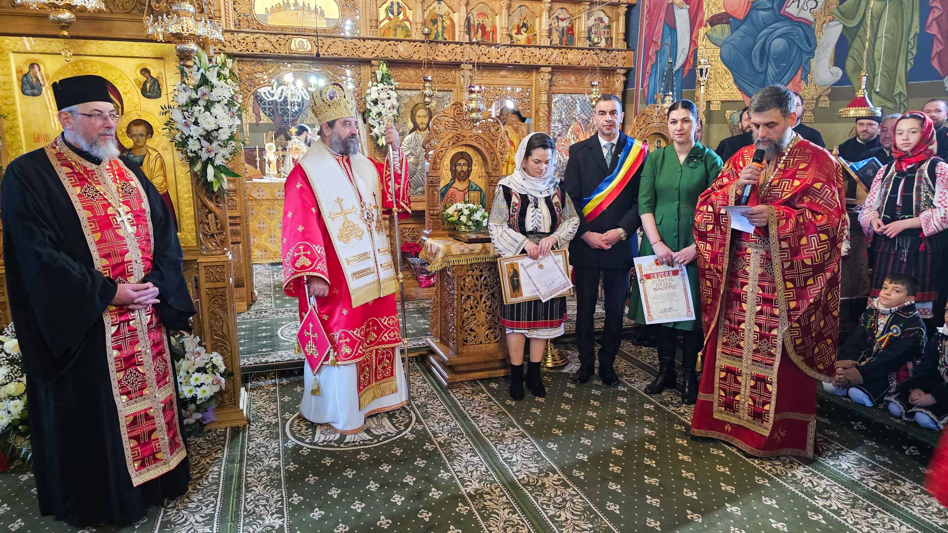 Liturghie arhierească și sfințire de casă socială la Parohia Boboiești