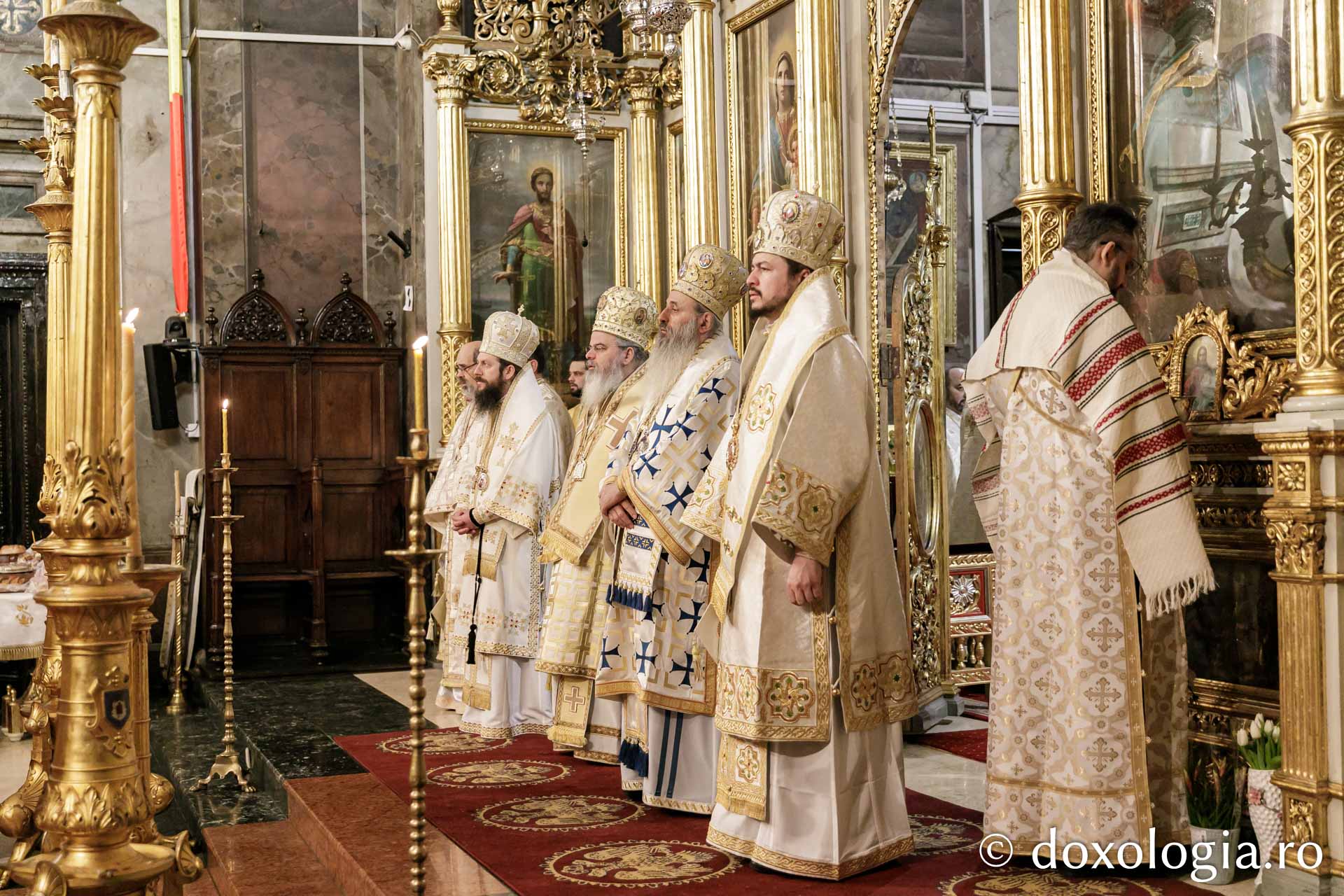 Sfinții Trei Ierarhi, sărbătoriți de studenții teologi ortodocși din capitala Moldovei