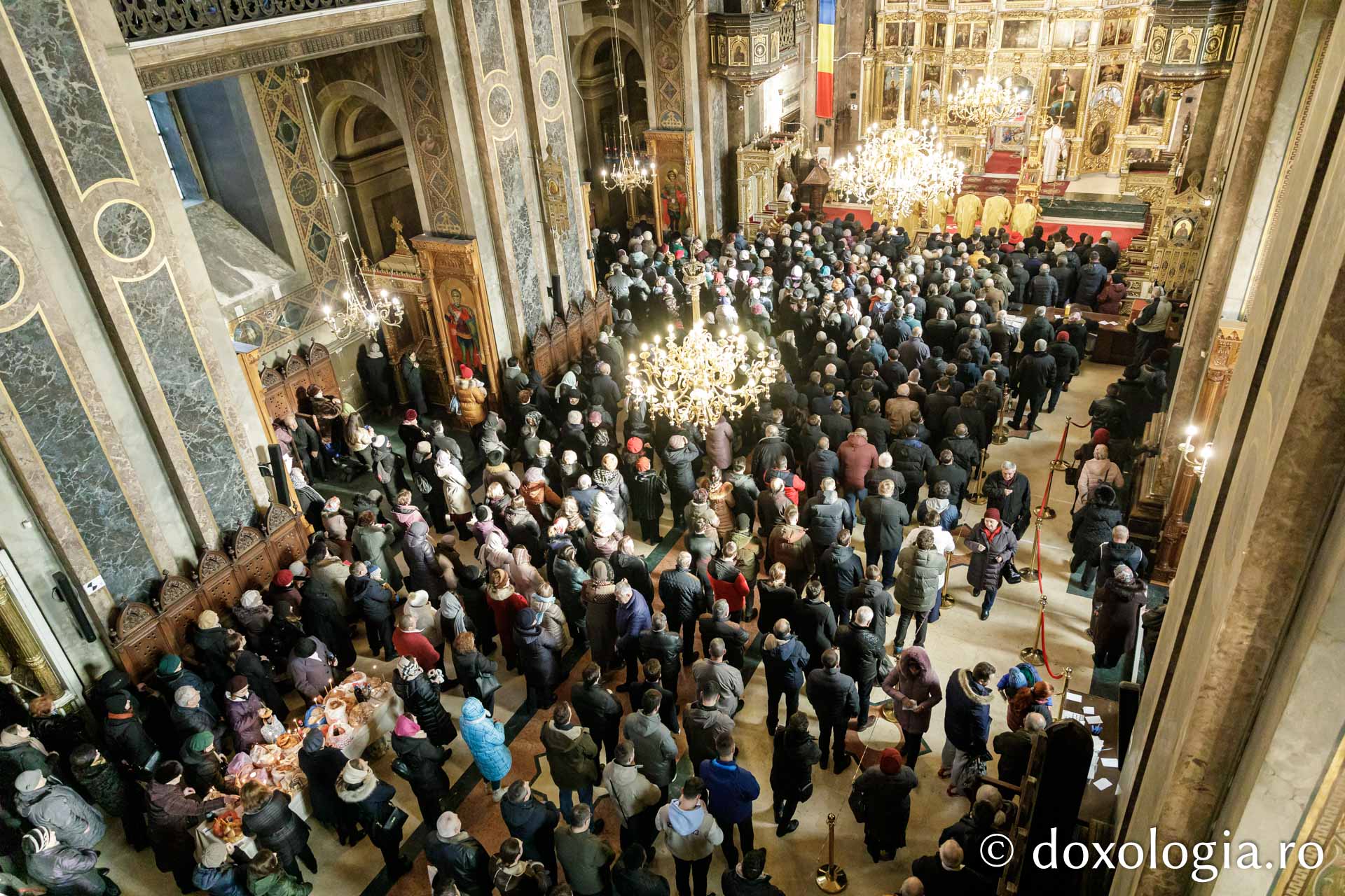 Sfinții Trei Ierarhi, sărbătoriți de studenții teologi ortodocși din capitala Moldovei