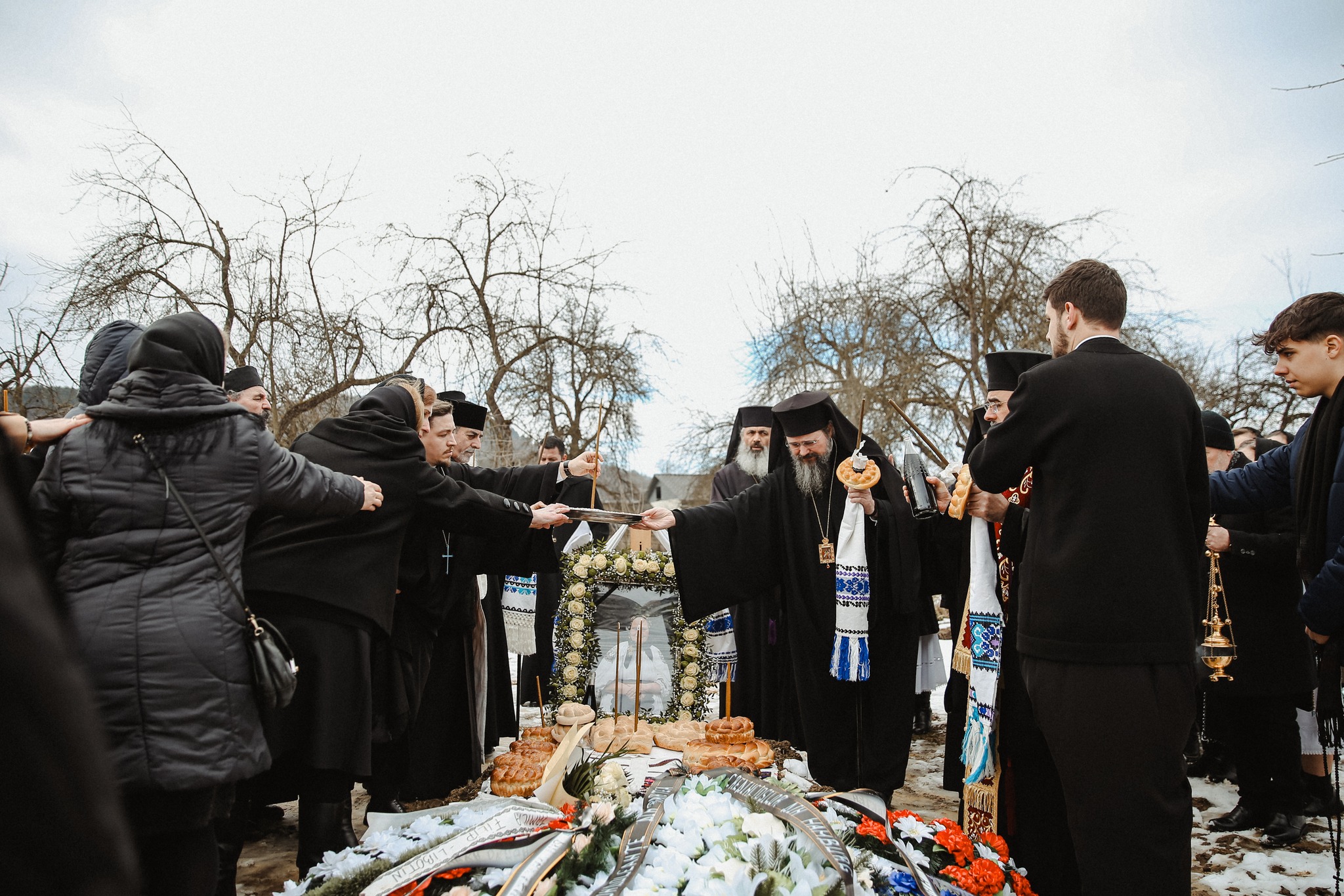 Liturghie arhierească și Parastas de 40 de zile pentru credincioasa Ana Drăgoi, mama PS Macarie / Foto: mitropolia-clujului.ro Parastas pentru mama PS Macarie