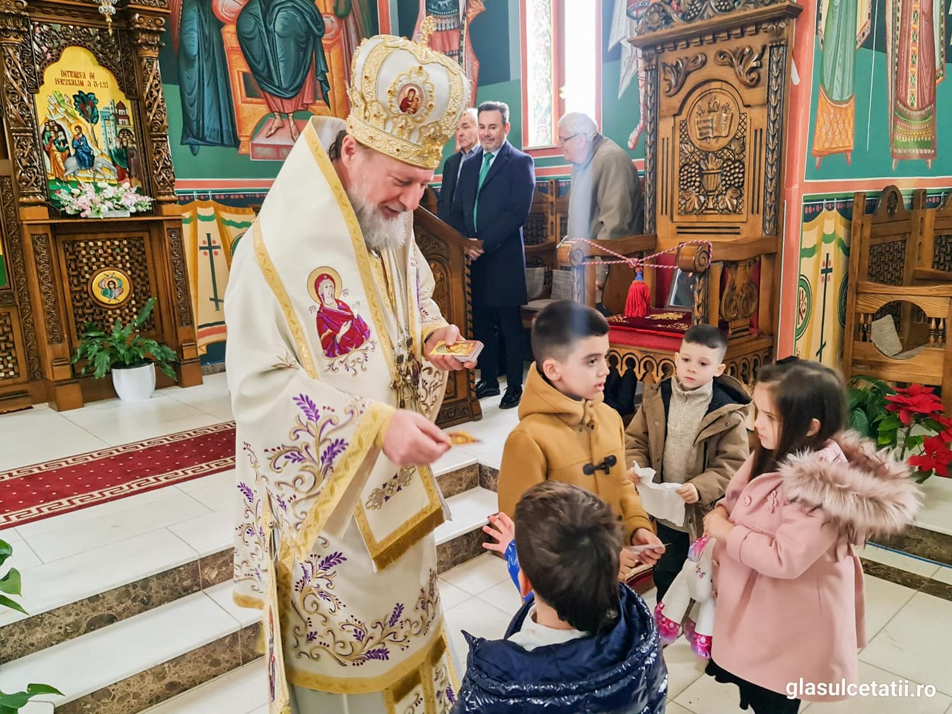 Preasfințitul Părinte Emilian Crișanul a slujit în Parohia Grădiște II din Arad