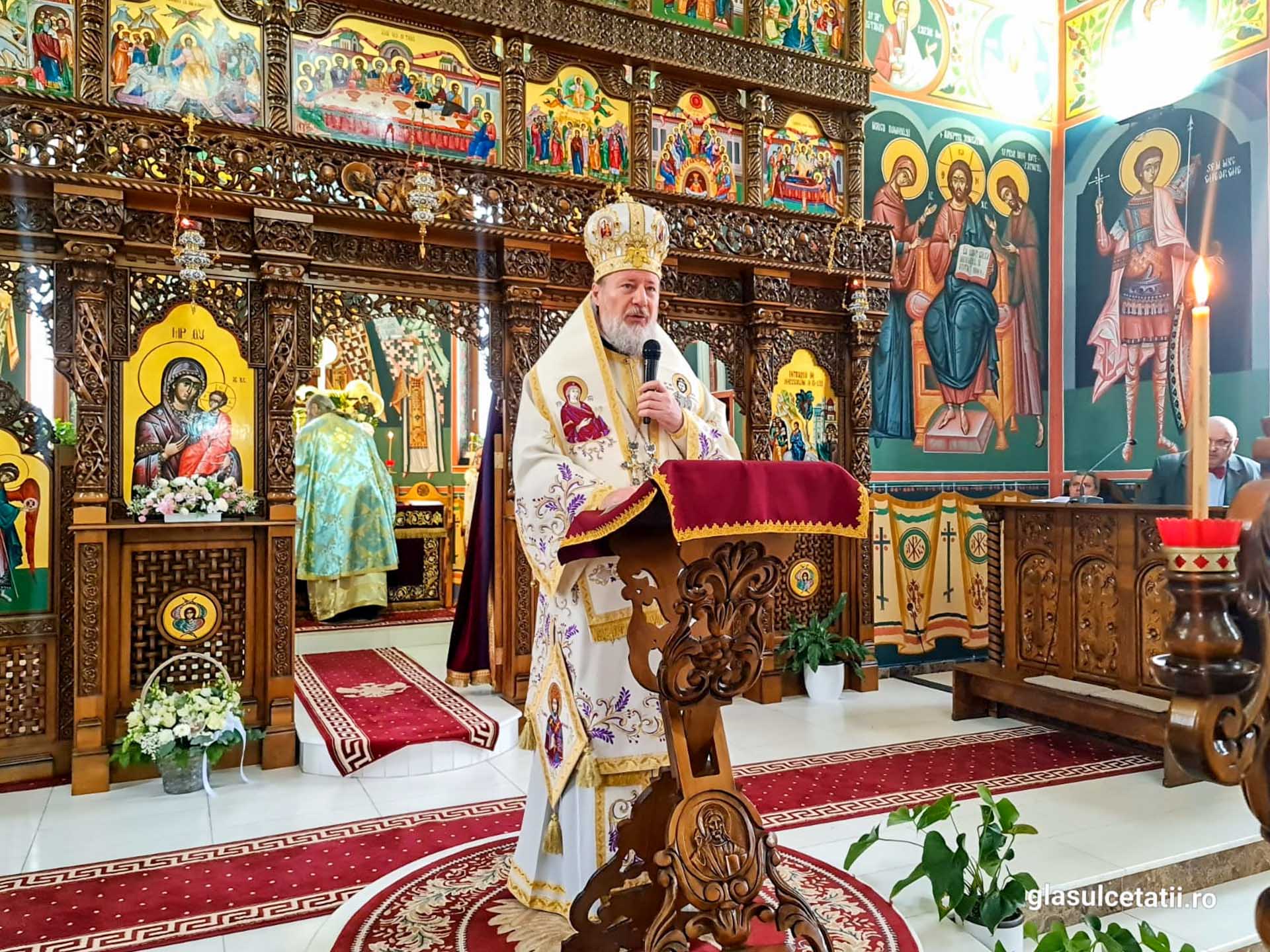 Preasfințitul Părinte Emilian Crișanul a slujit în Parohia Grădiște II din Arad