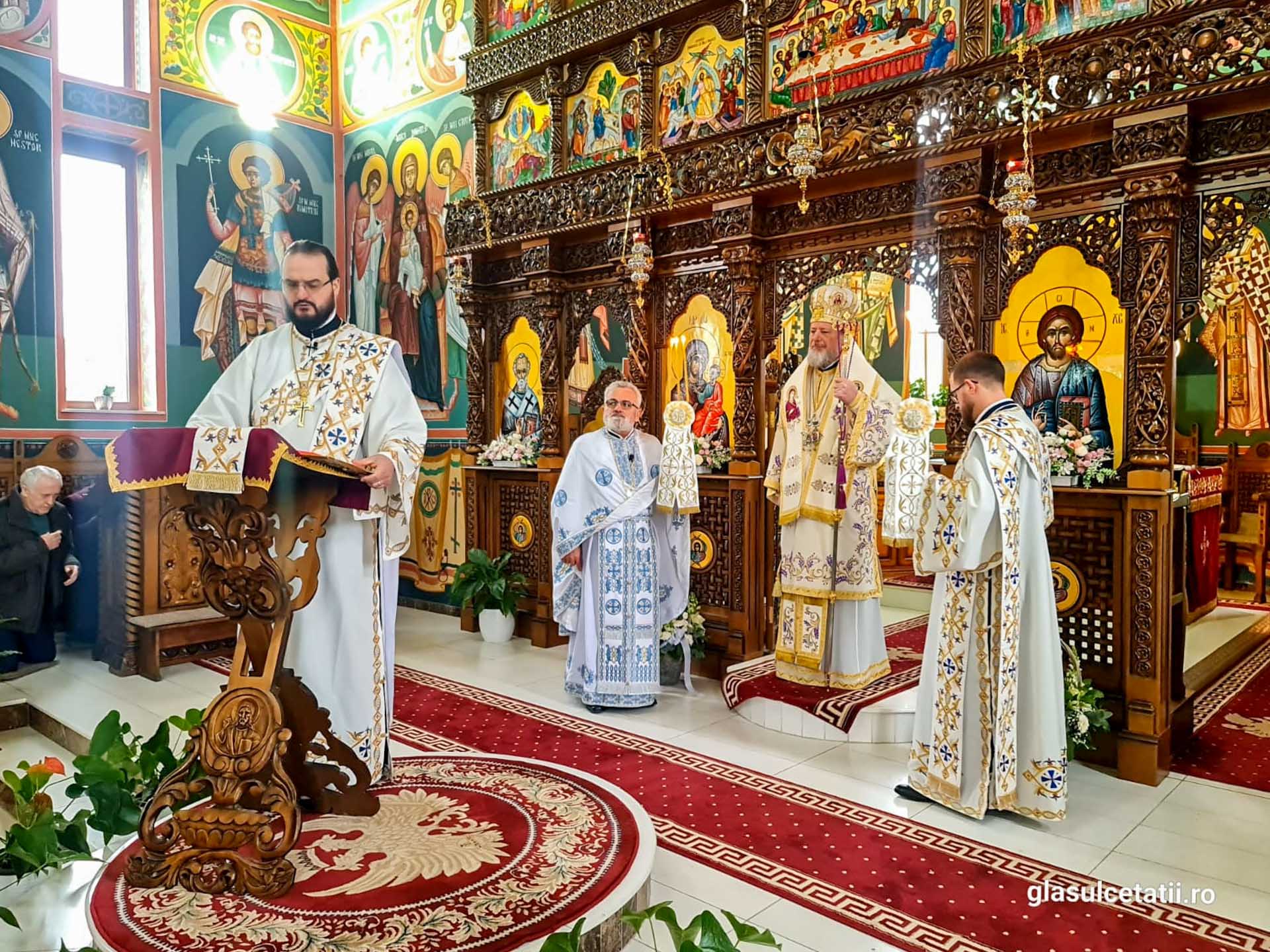 Preasfințitul Părinte Emilian Crișanul a slujit în Parohia Grădiște II din Arad