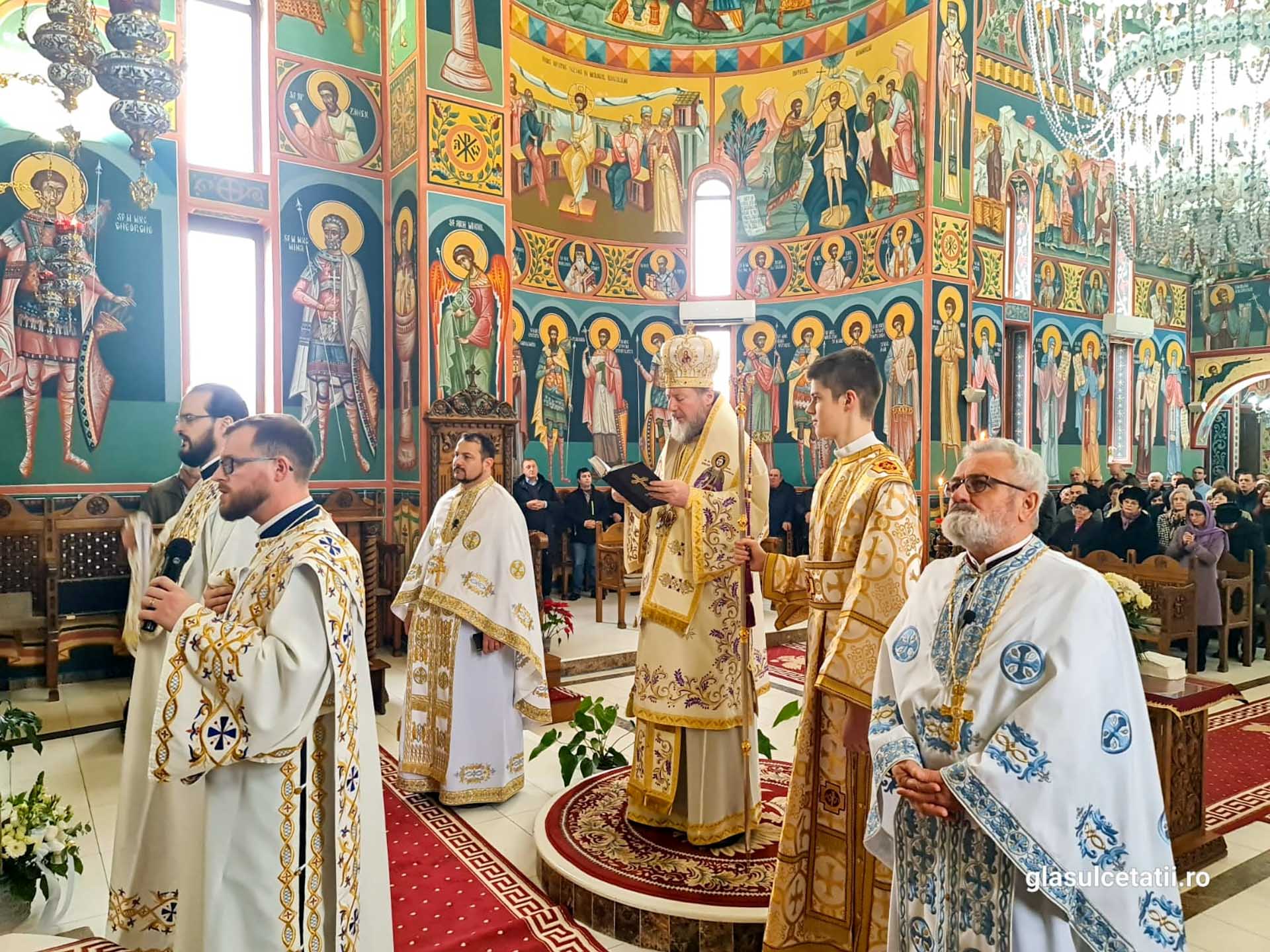 Preasfințitul Părinte Emilian Crișanul a slujit în Parohia Grădiște II din Arad