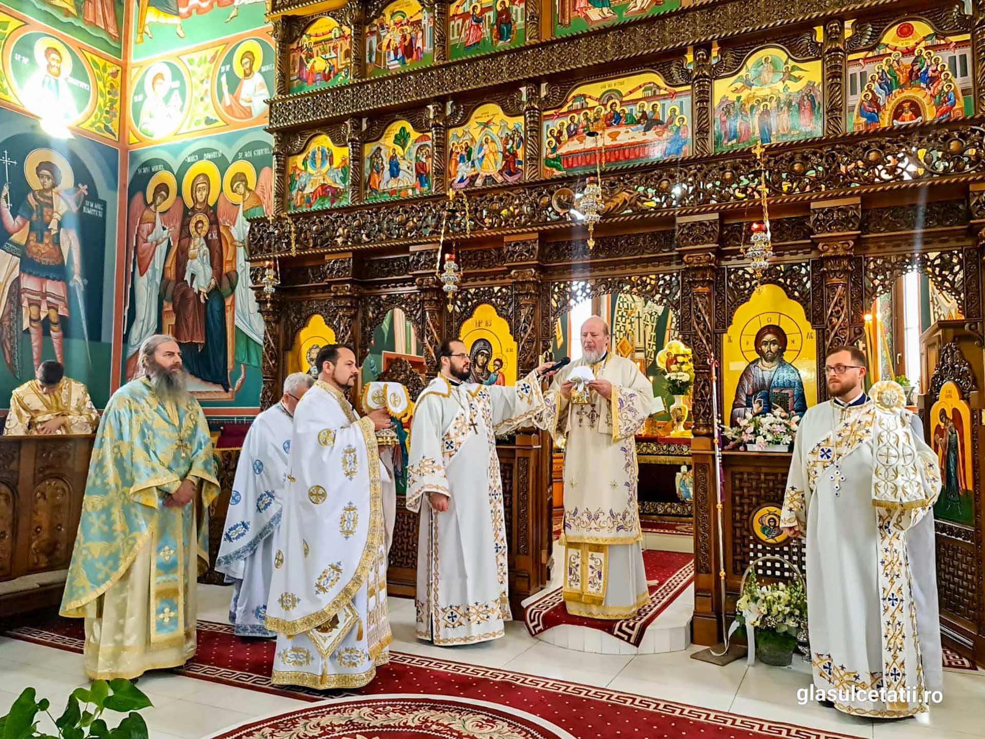 Preasfințitul Părinte Emilian Crișanul a slujit în Parohia Grădiște II din Arad