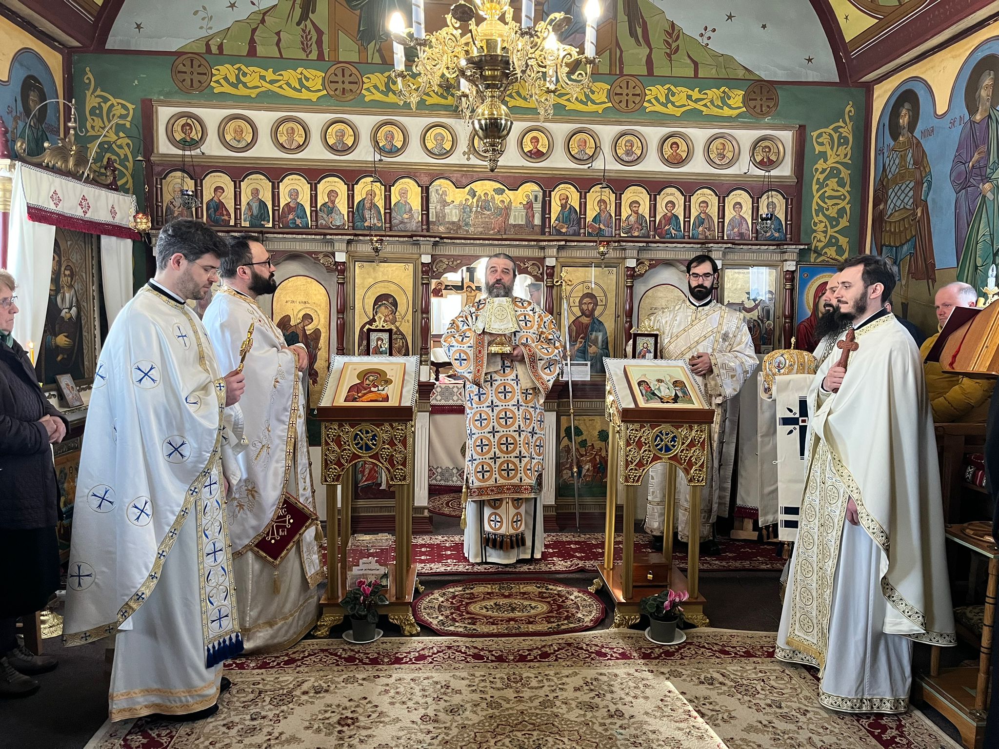 PS Nichifor Botoșăneanul la Sfânta Liturghie