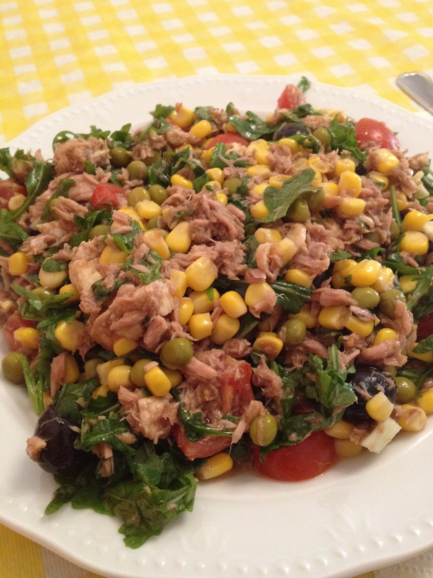 Salată de ton cu porumb Rețetă de salată de ton cu porumb