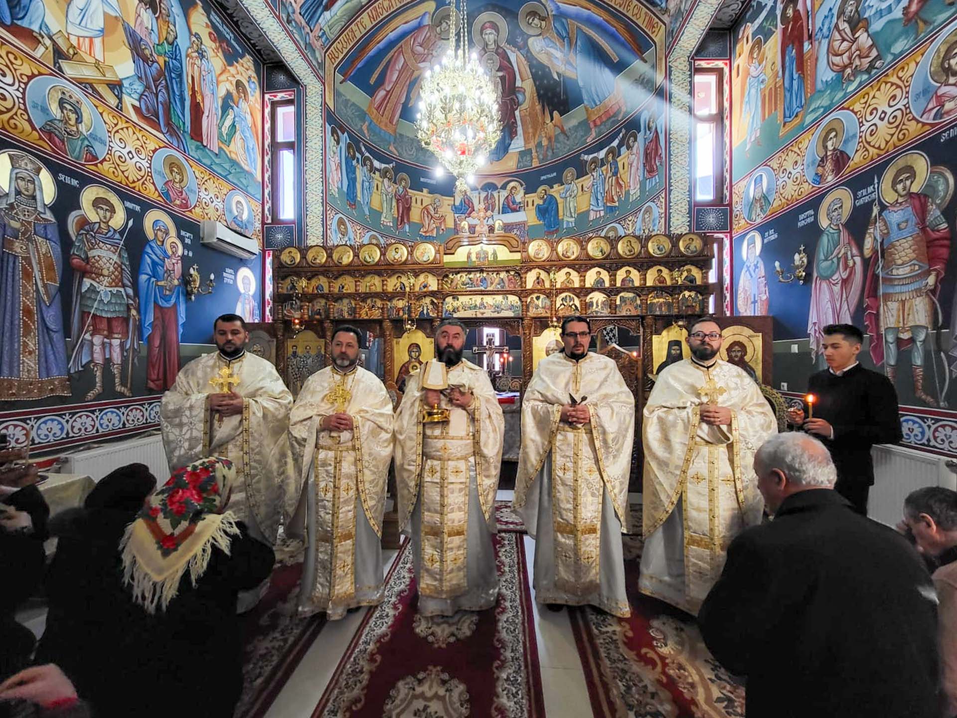 Sfinții Trei Ierarhi, ocrotitorii învățământului teologic, cinstiți la Seminarul din Dorohoi