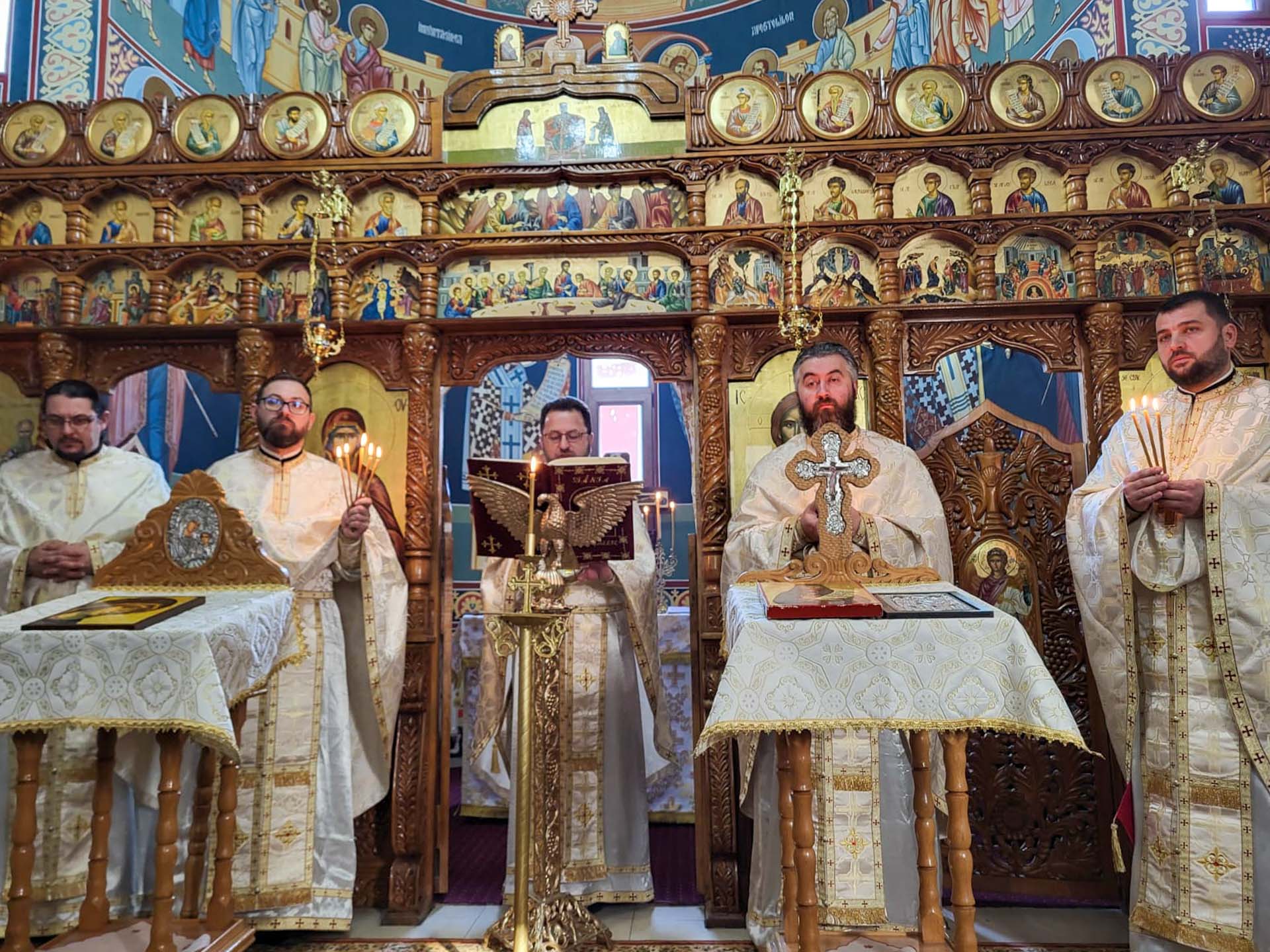 Sfinții Trei Ierarhi, ocrotitorii învățământului teologic, cinstiți la Seminarul din Dorohoi