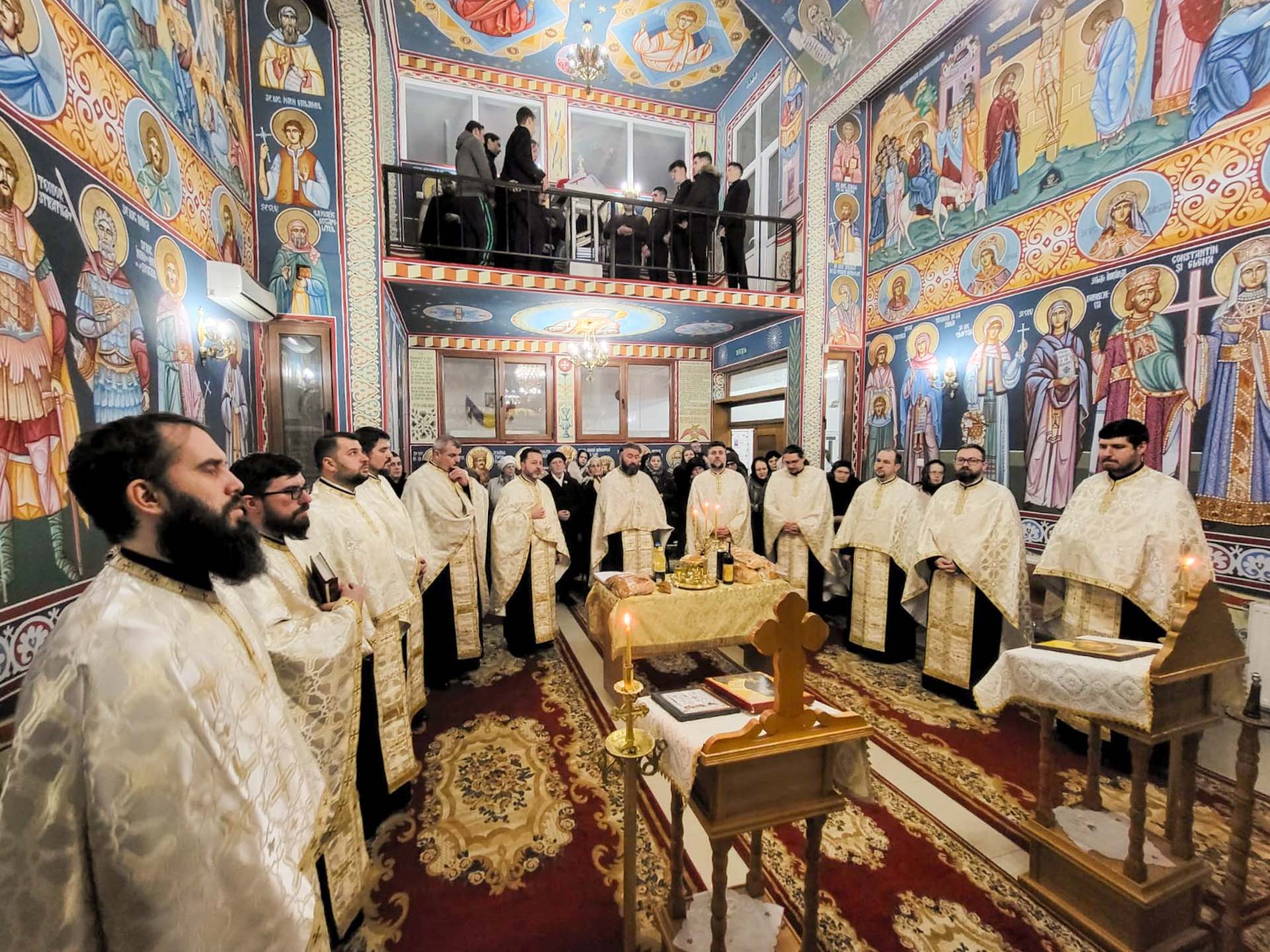 Sfinții Trei Ierarhi, ocrotitorii învățământului teologic, cinstiți la Seminarul din Dorohoi