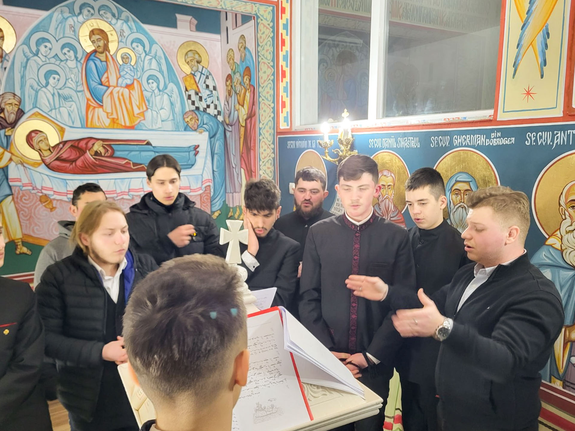 Sfinții Trei Ierarhi, ocrotitorii învățământului teologic, cinstiți la Seminarul din Dorohoi