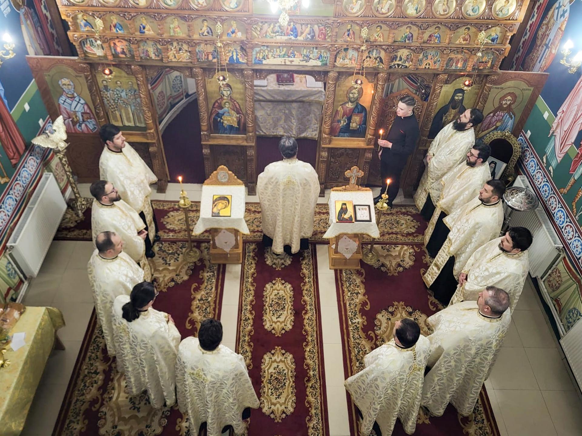 Sfinții Trei Ierarhi, ocrotitorii învățământului teologic, cinstiți la Seminarul din Dorohoi