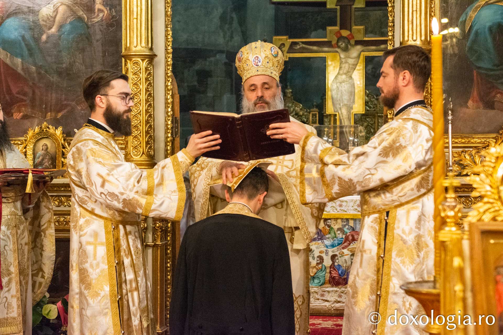 Părintele Mitropolit Teofan a slujit la Catedrala Mitropolitană din Iași