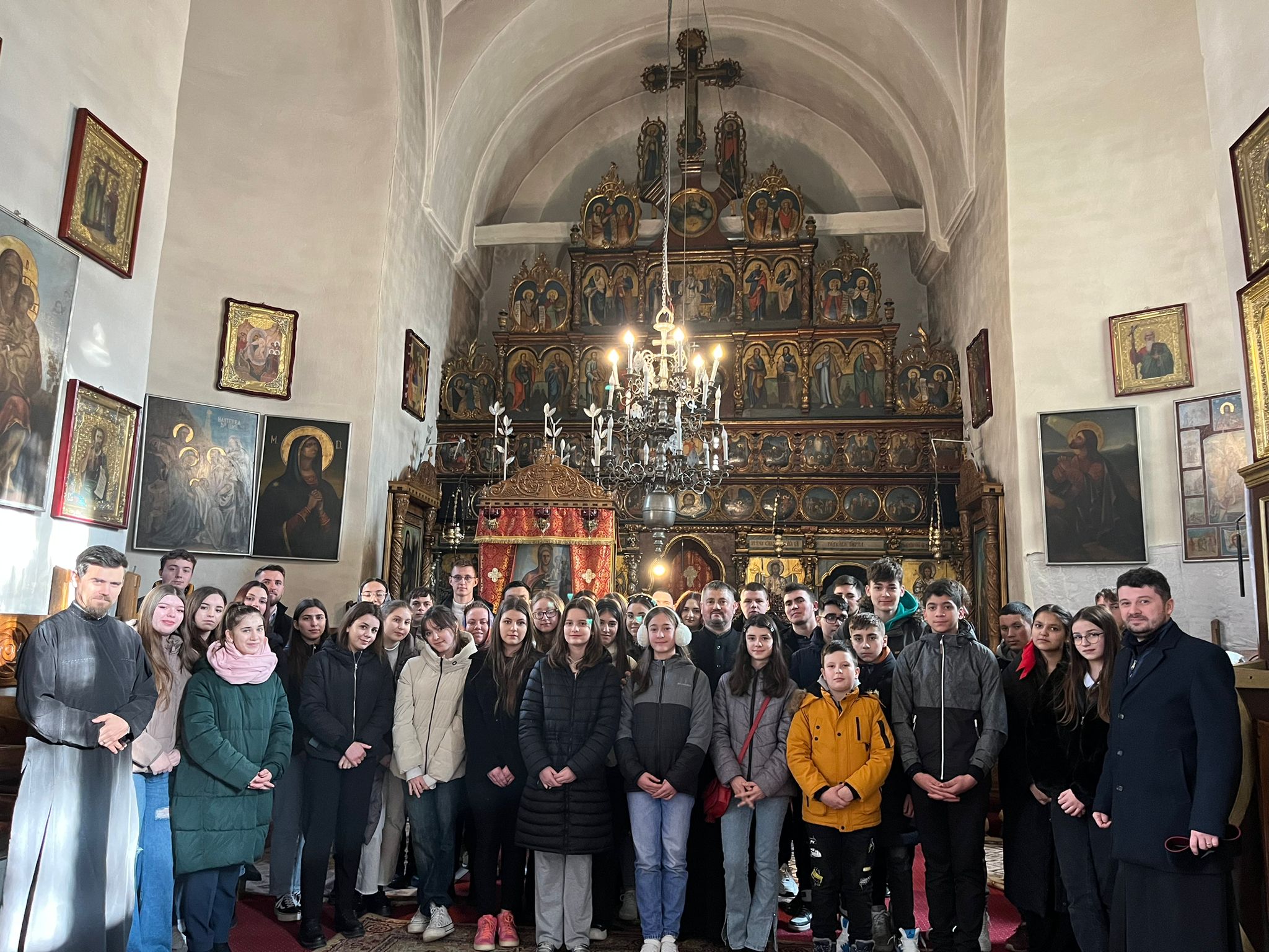 tinerii ATOR Hârlău, tineri în biserică