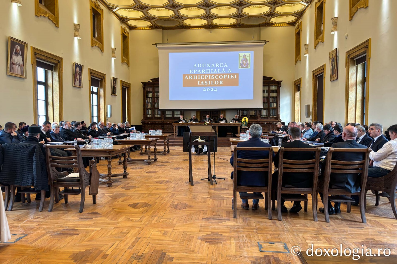 Membrii Adunării Eparhiale a Arhiepiscopiei Iașilor