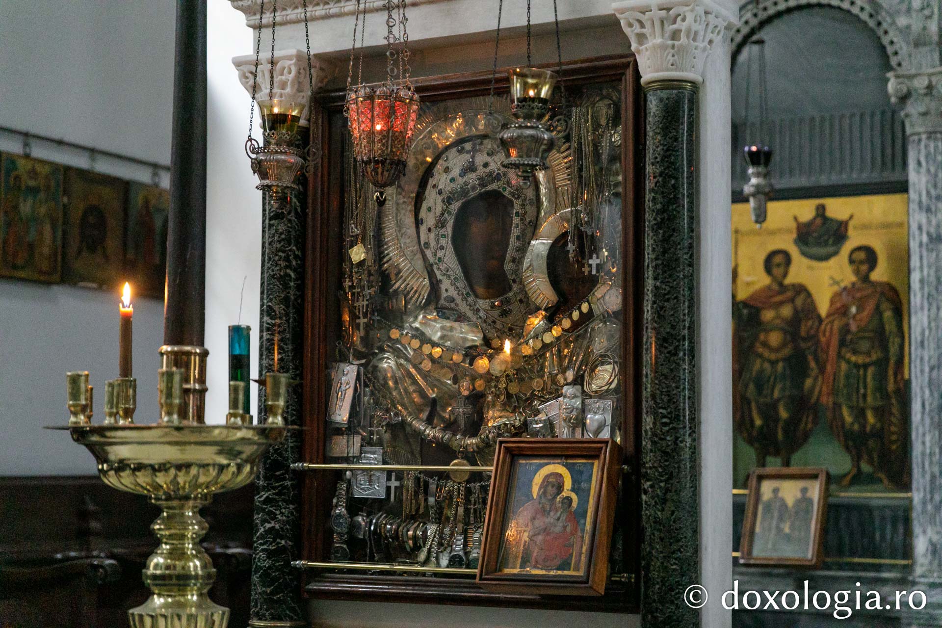 Icoana făcătoare de minuni a Maicii Domnului „Antifonitria” – Constamonitu, Athos / Foto: pr. Silviu Cluci Icoana făcătoare de minuni a Maicii Domnului „Antifonitria”