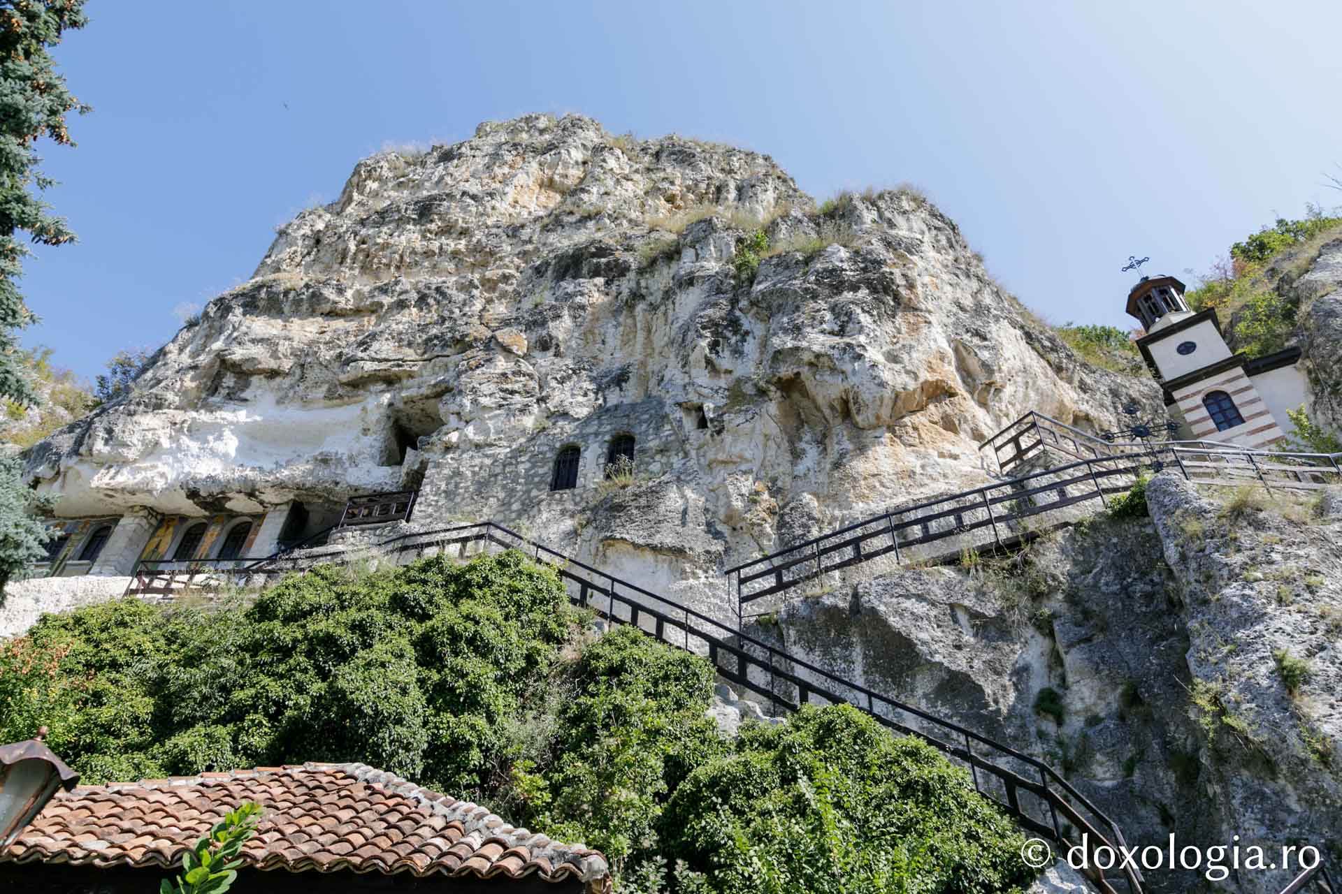 Peștera Sfântului Dimitrie cel Nou de la Basarabov / Foto: pr. Silviu Cluci Peștera Sfântului Dimitrie cel Nou de la Basarabov