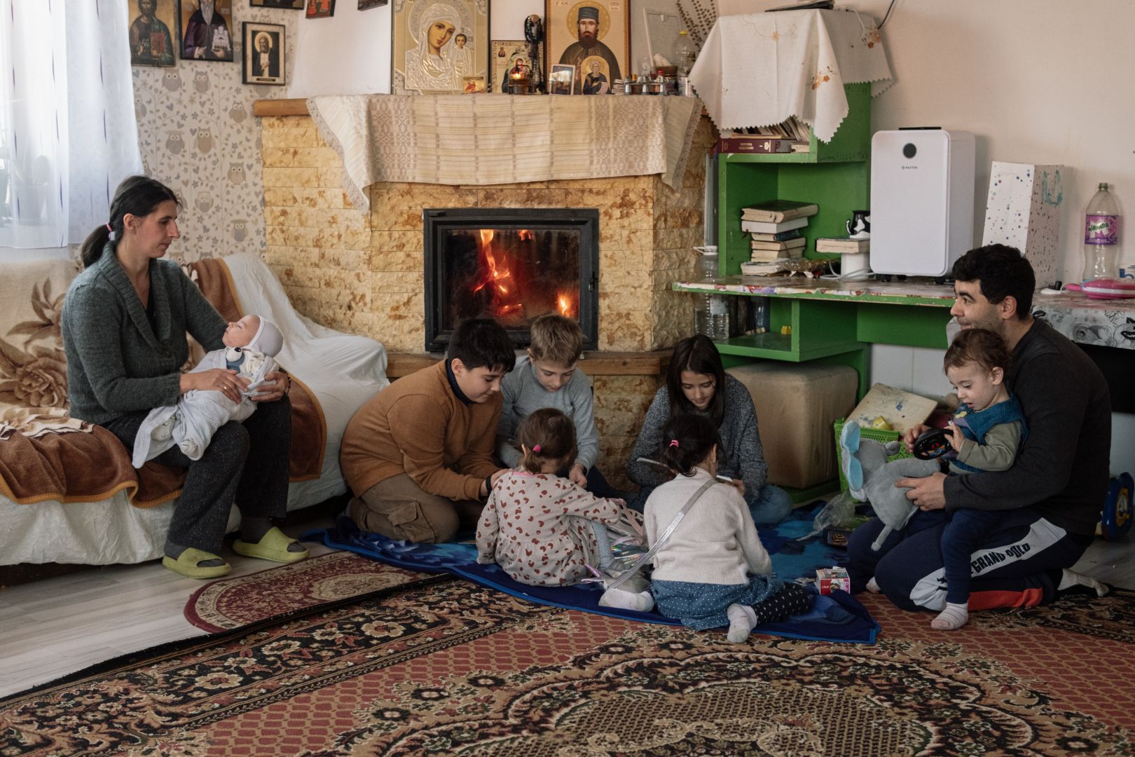 Pro Vita Iași construiește o casă pentru o familie cu 9 copii Pro Vita Iași construiește o casă pentru o familie cu 9 copii