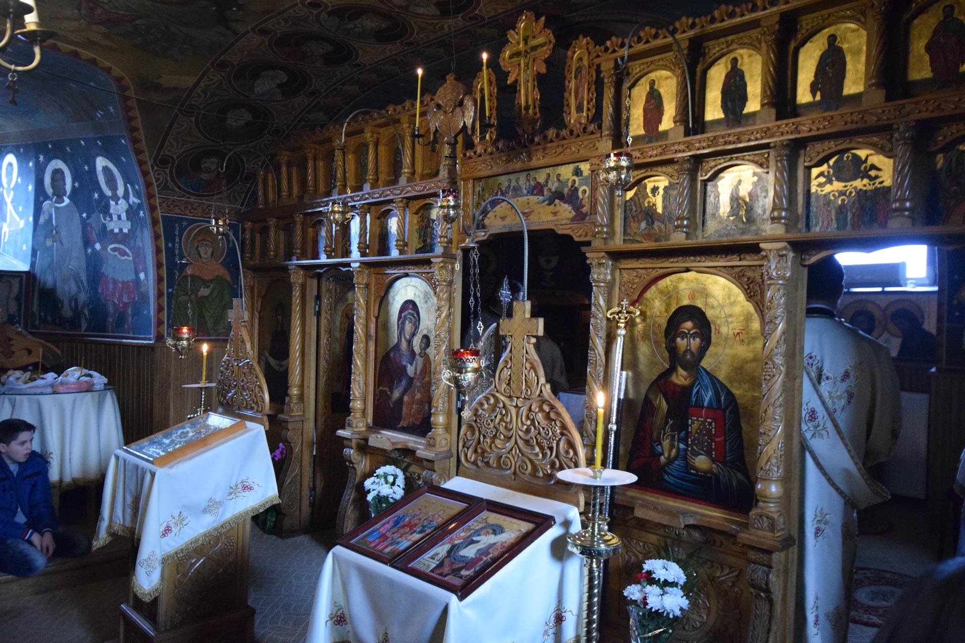 Liturghie arhierească la schitul cu șapte viețuitori