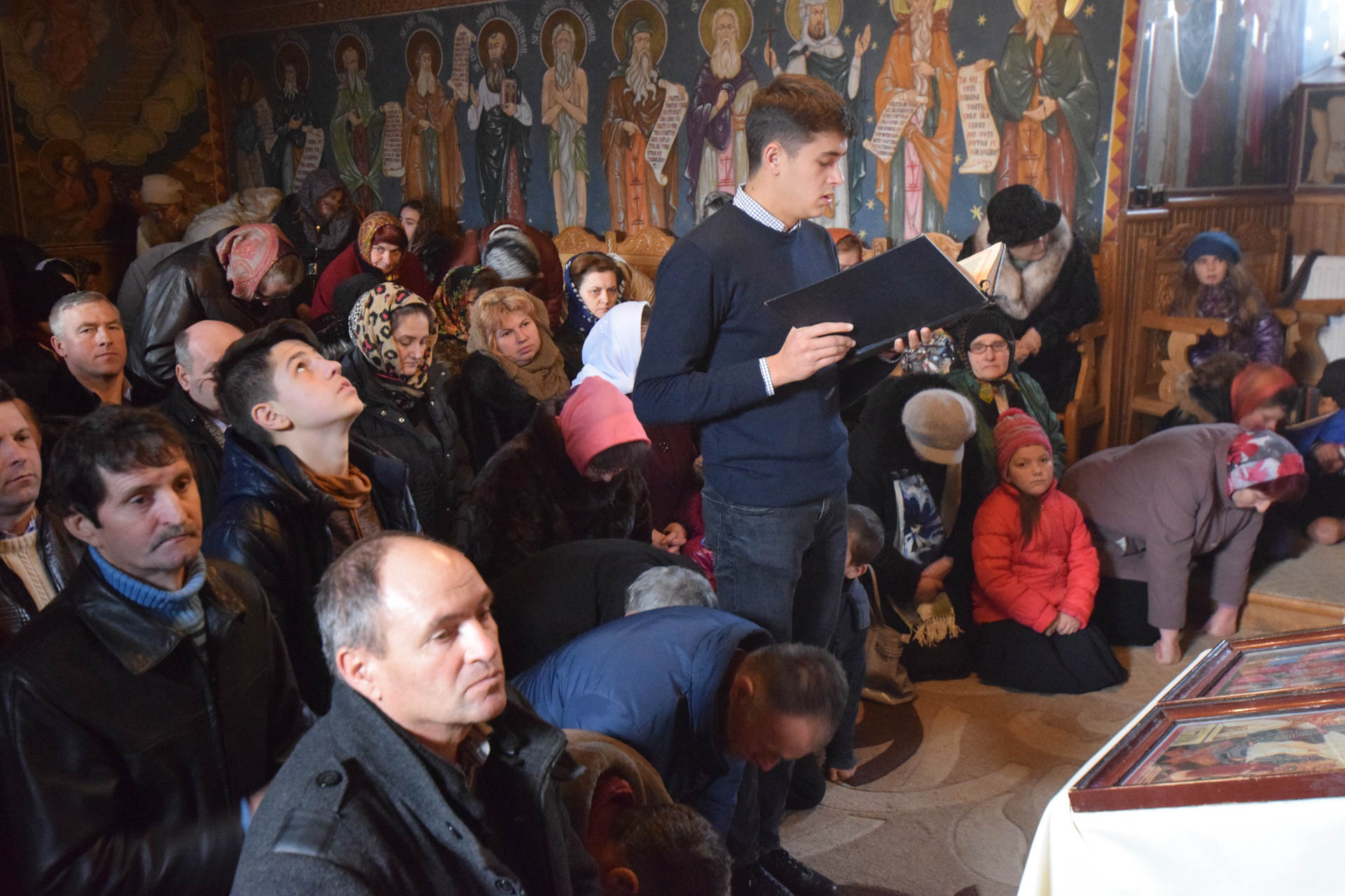 Liturghie arhierească la schitul cu șapte viețuitori