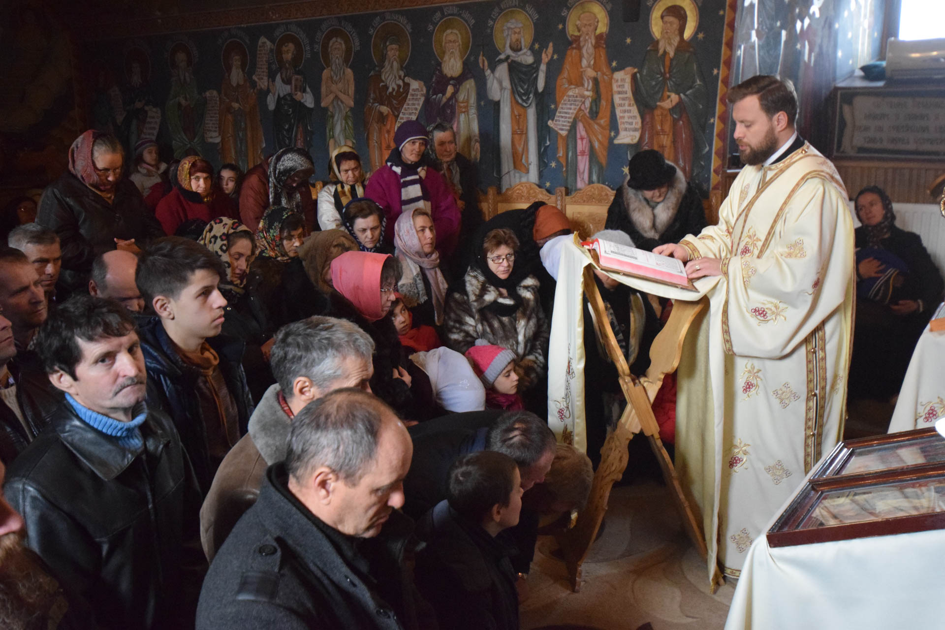 Liturghie arhierească la schitul cu șapte viețuitori