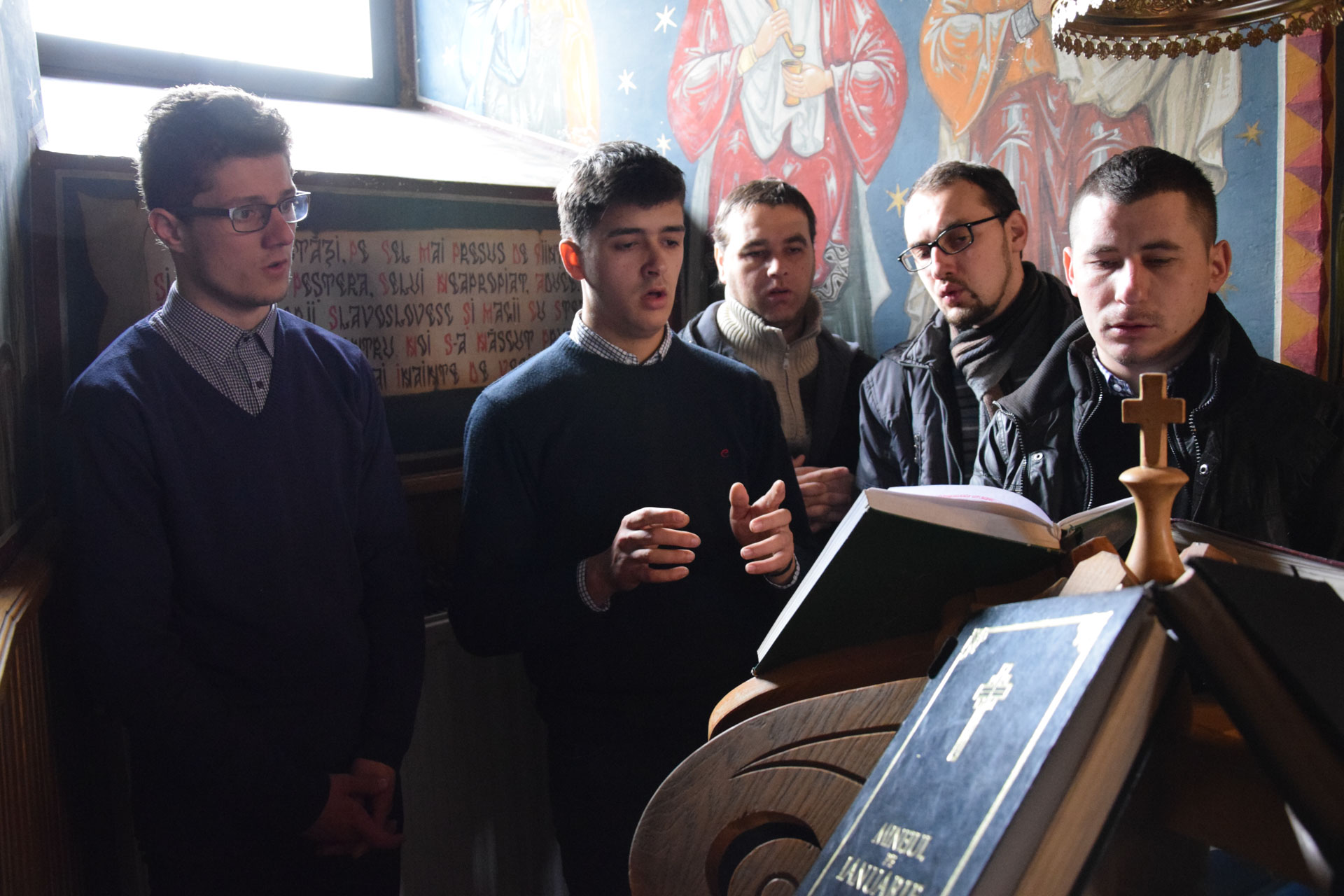 Liturghie arhierească la schitul cu șapte viețuitori