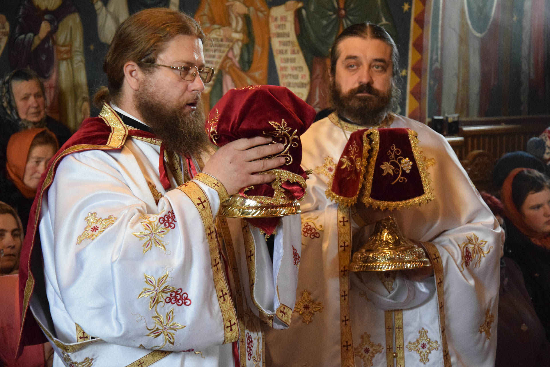 Liturghie arhierească la schitul cu șapte viețuitori