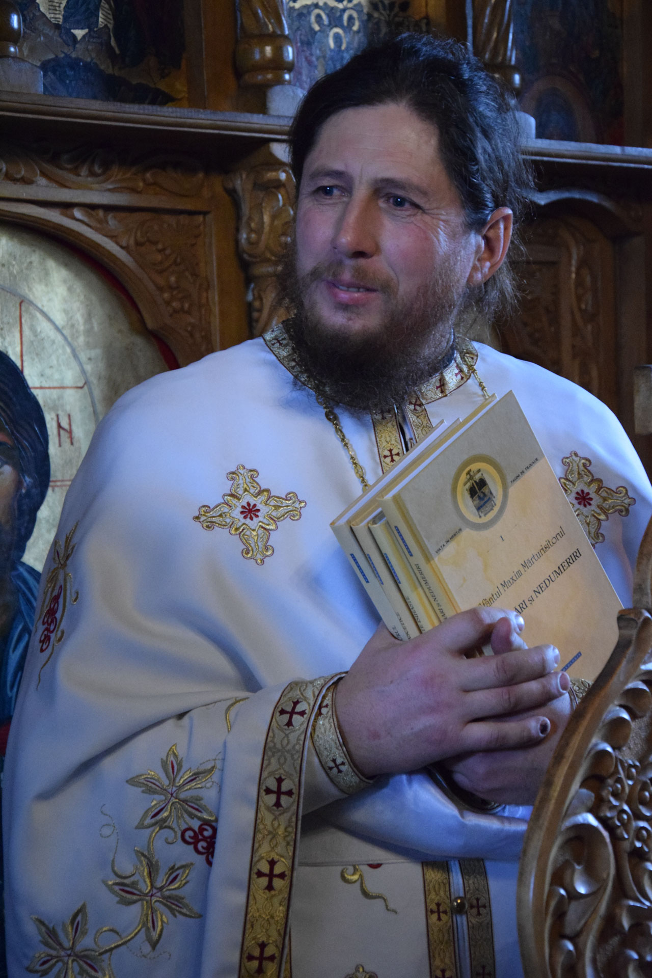 Liturghie arhierească la schitul cu șapte viețuitori