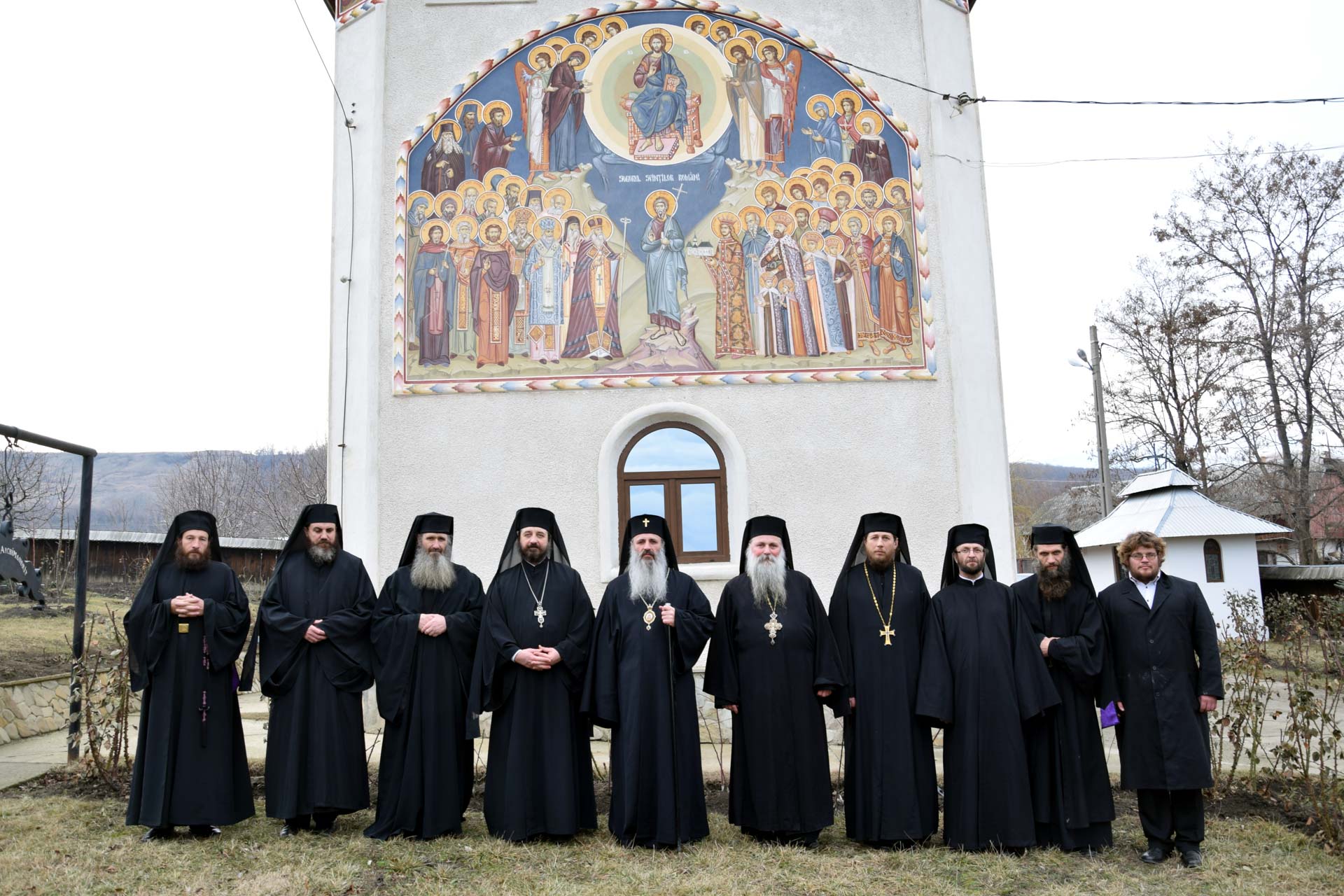Liturghie arhierească la schitul cu șapte viețuitori