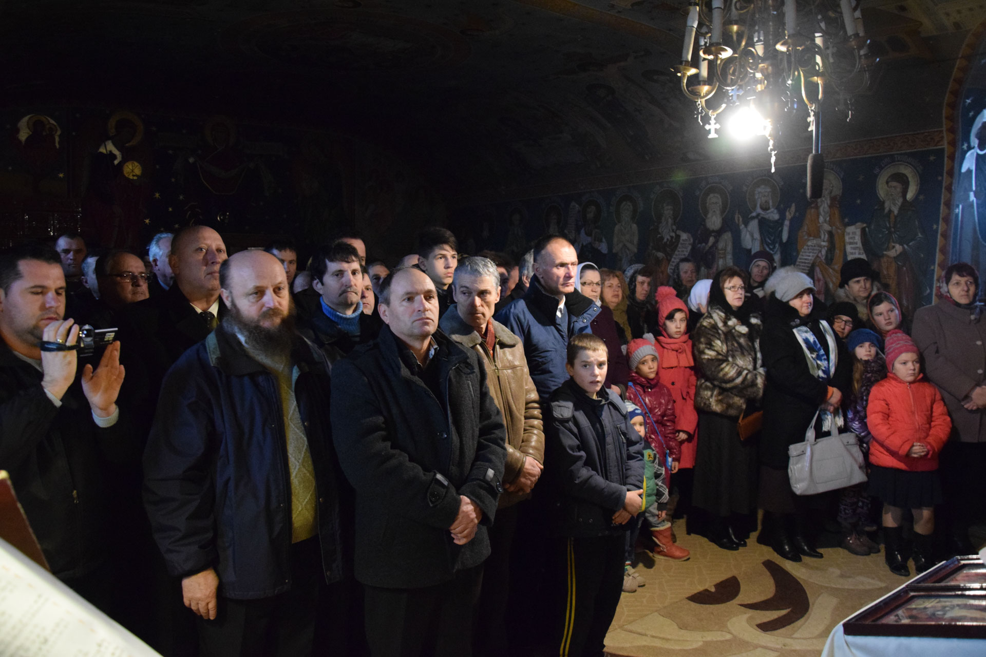 Liturghie arhierească la schitul cu șapte viețuitori