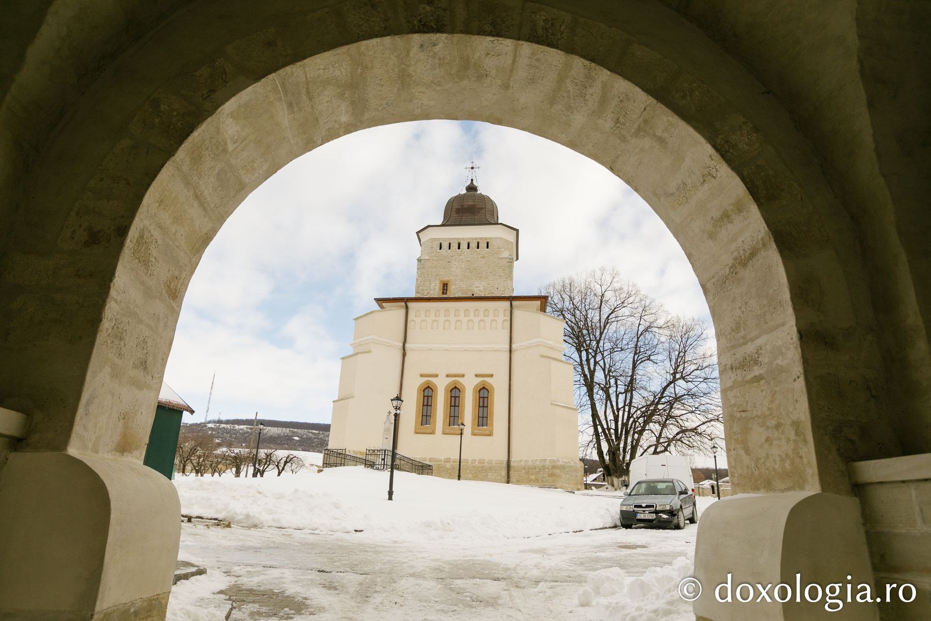 (Foto) Peisaje de iarnă la Mănăstirea Bârnova