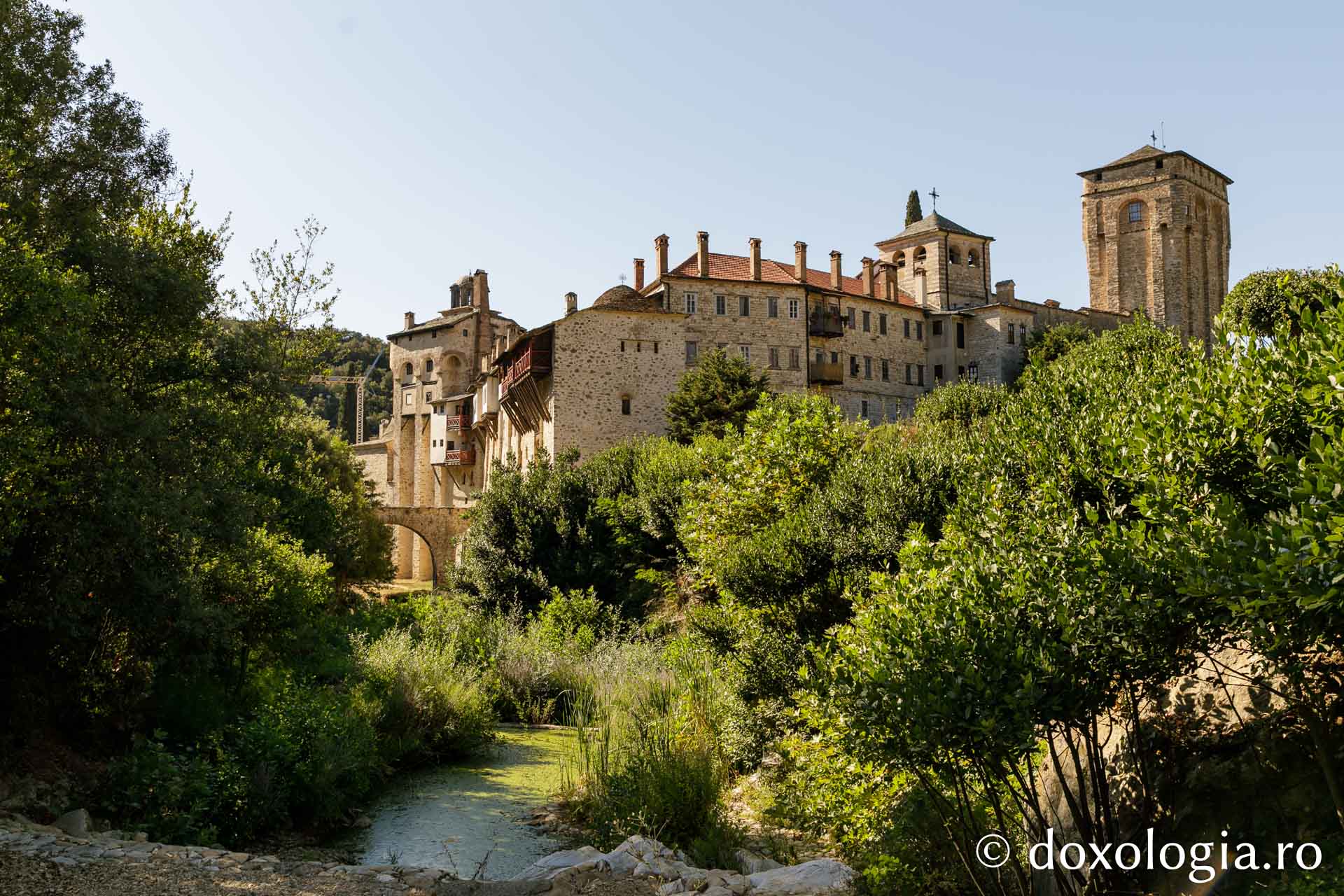 Mănăstirea Hilandar – vedere dinspre sud-est / Foto: pr. Silviu Cluci Mănăstirea Hilandar – Athos