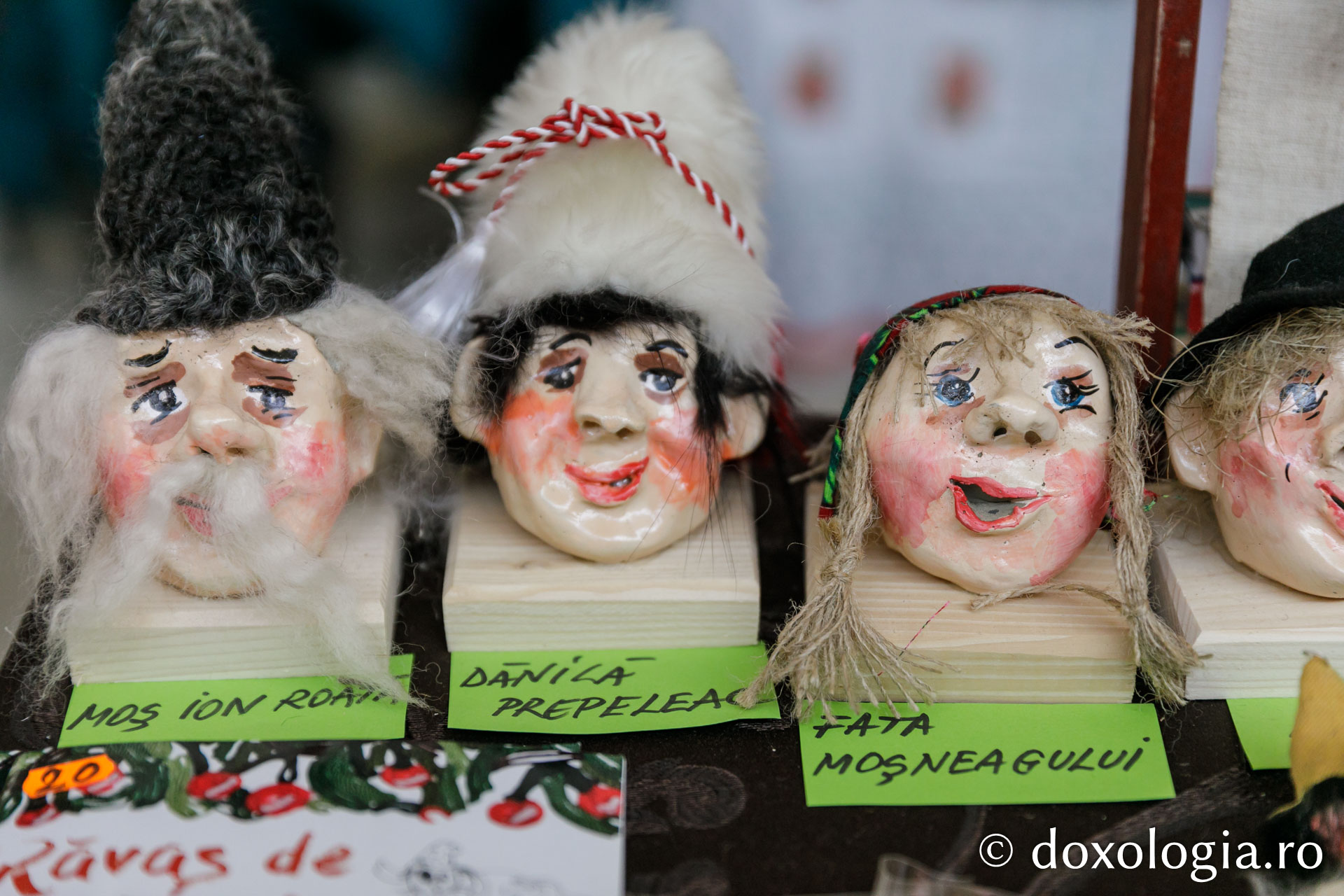 Boț de humă - personaje din poveștile lui Creangă / Foto: pr. Silviu Cluci Boț de humă - personaje din poveștile lui Creangă