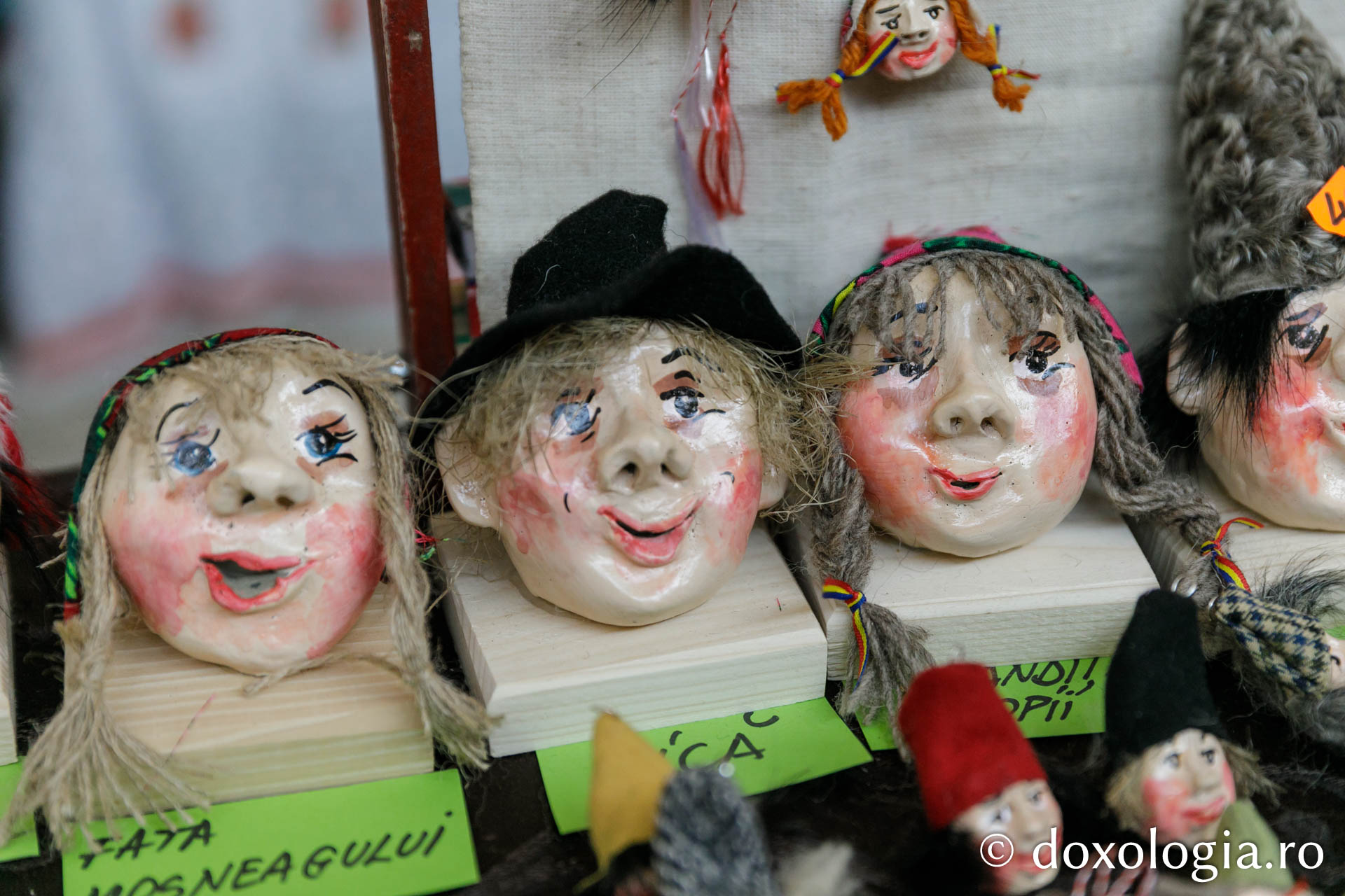 Boț de humă - personaje din poveștile lui Creangă / Foto: pr. Silviu Cluci Boț de humă - personaje din poveștile lui Creangă