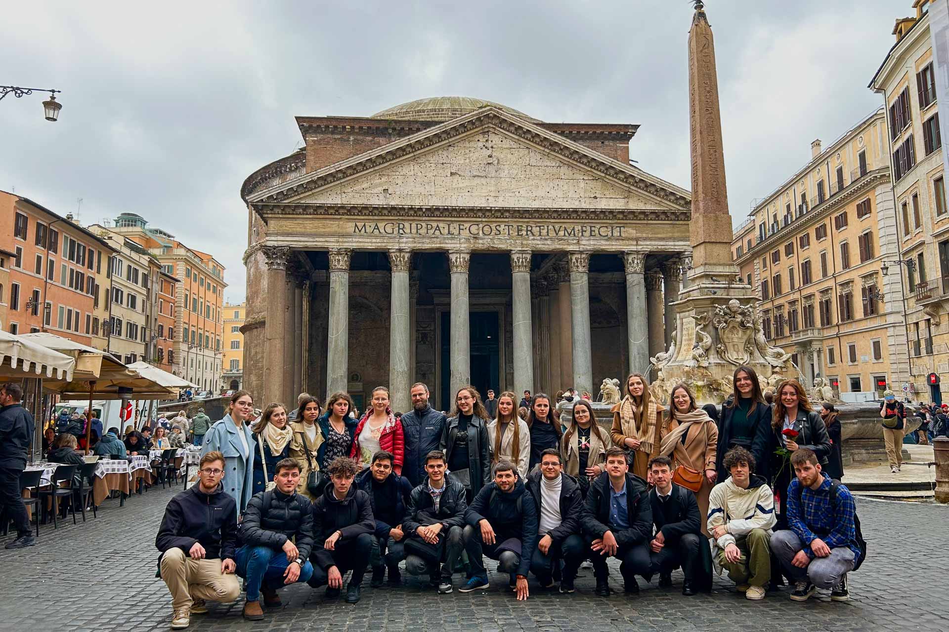 grup de pelerini la Roma