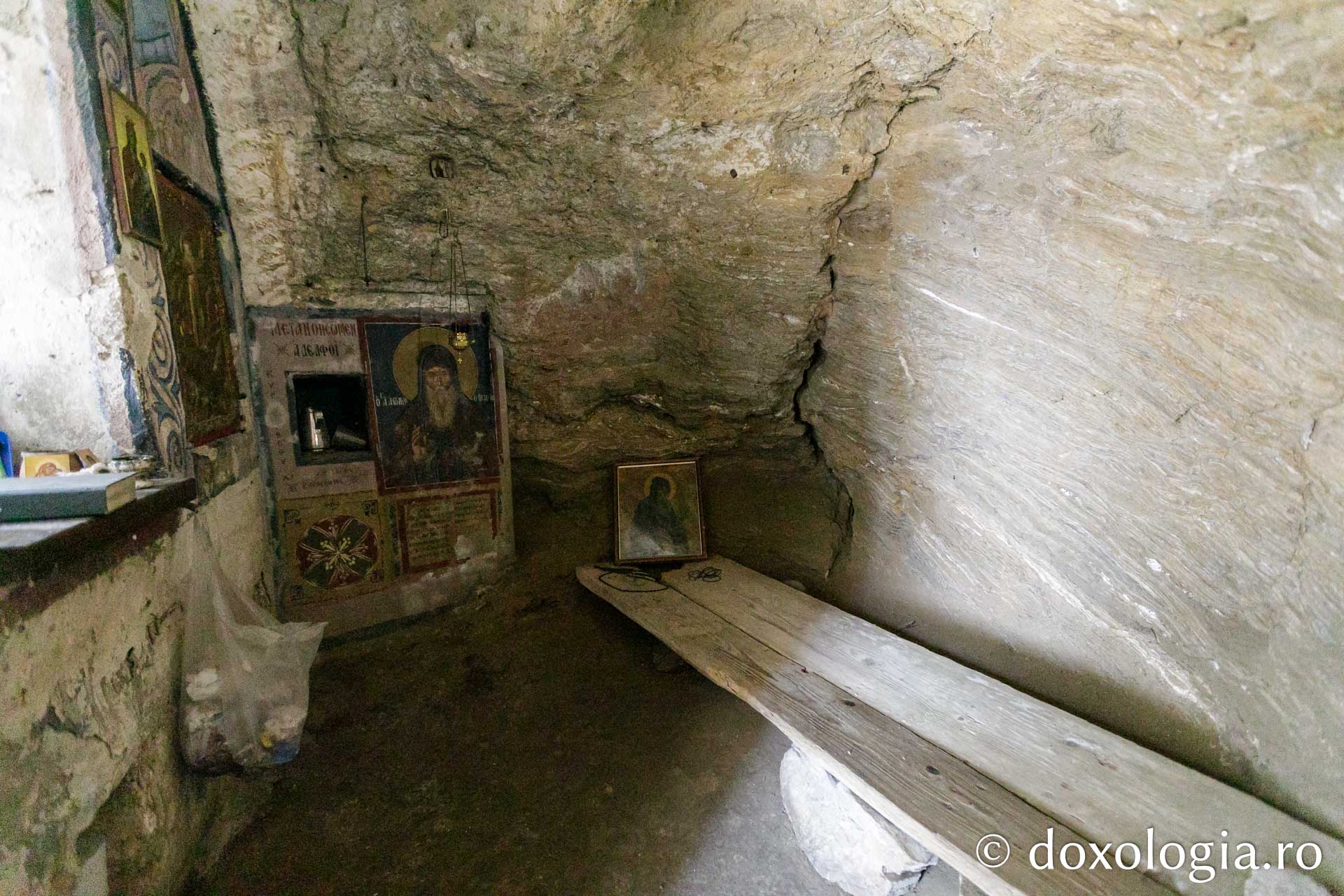 Peștera athonită a Cuviosului Antonie de la Lavra Pecerska