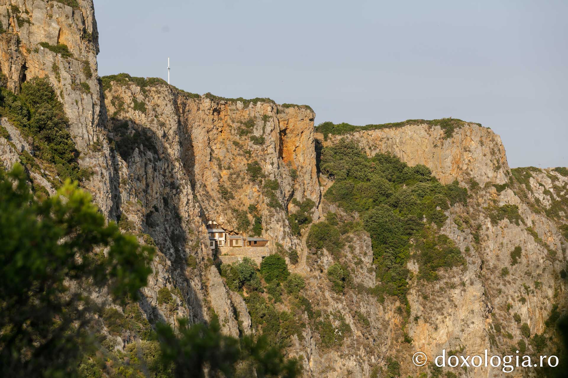Peștera Sfântului Atanasie Athonitul