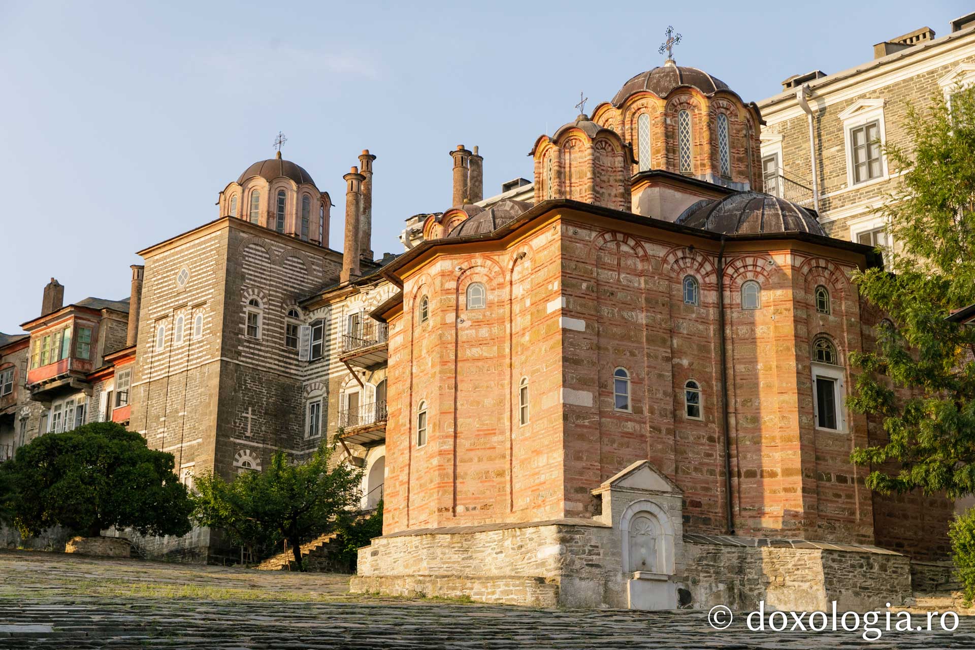 Paraclisul Cinstitului Brâu al Maicii Domnului de la Mănăstirea Vatoped