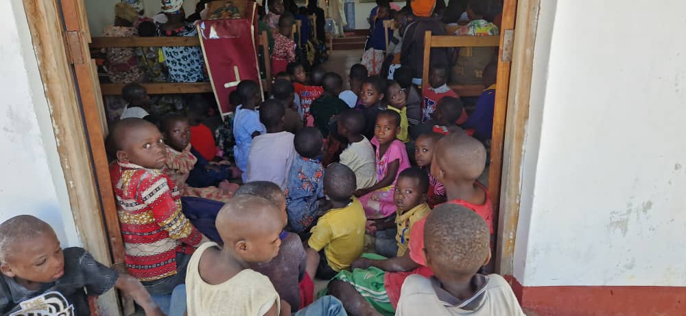 În mijlocul credincioșilor din satele Ilalasimba, Ibogo și Magubike