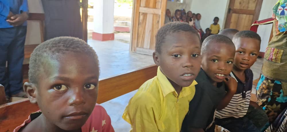 În mijlocul credincioșilor din satele Ilalasimba, Ibogo și Magubike