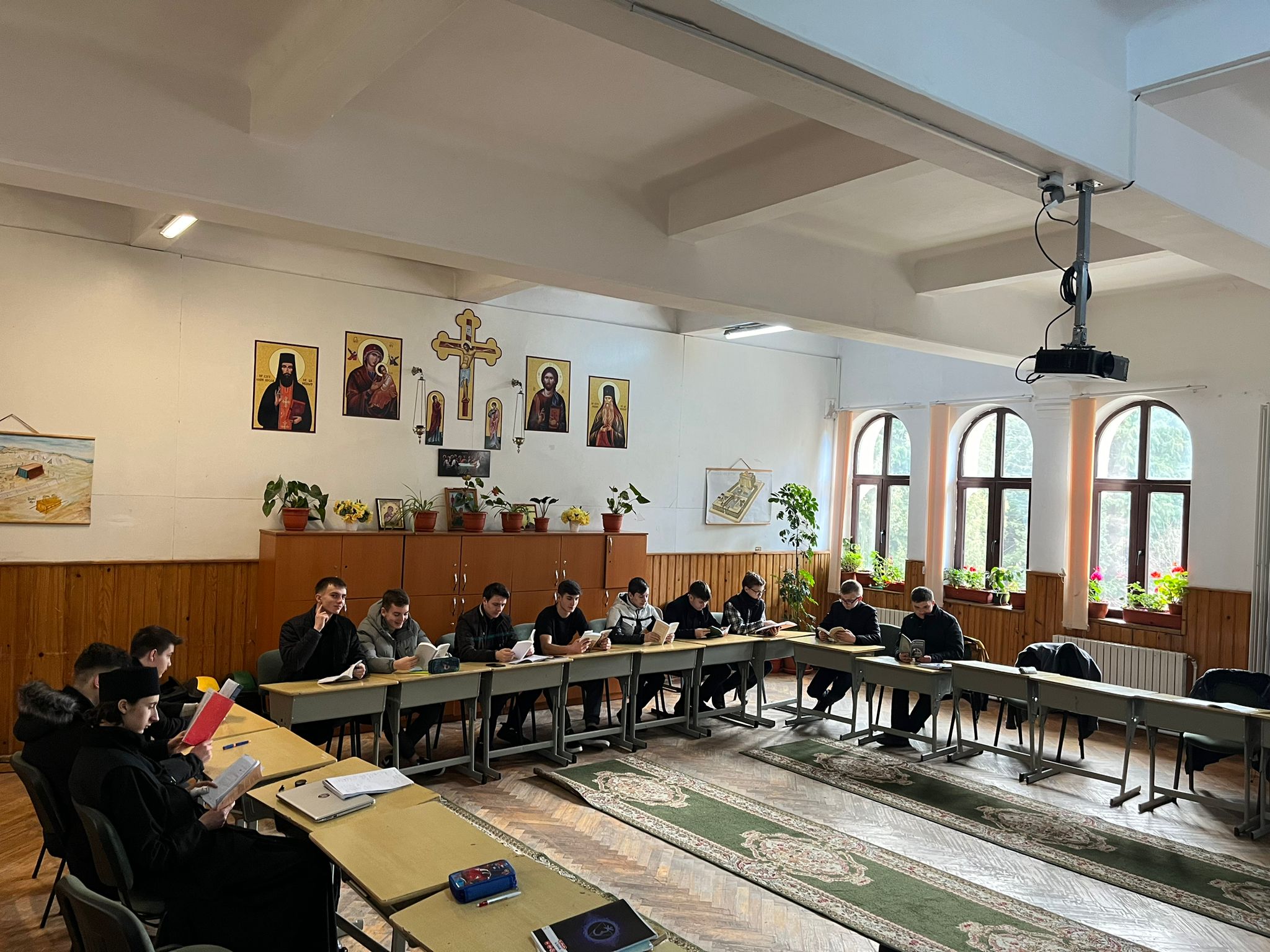 elevi seminariști lectură