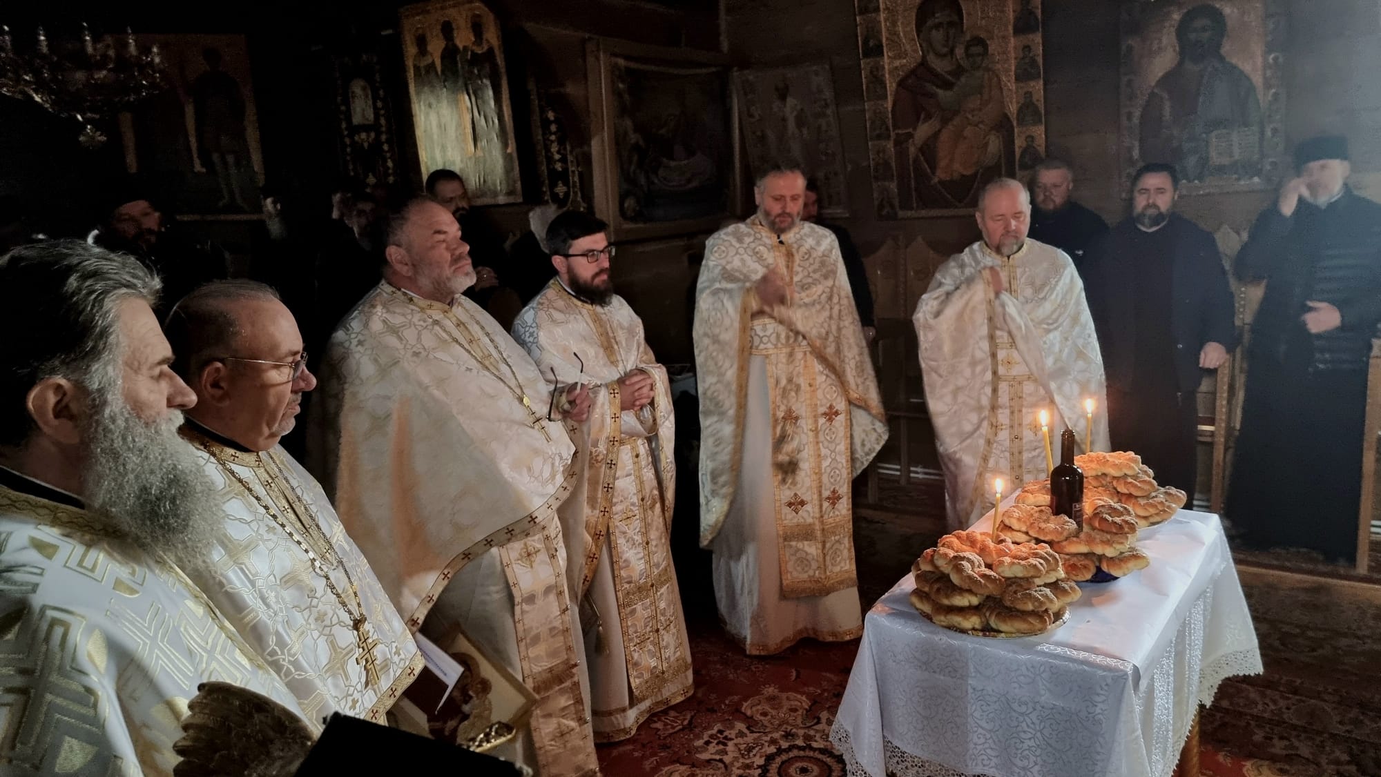 preoți la Sfânta Liturghie