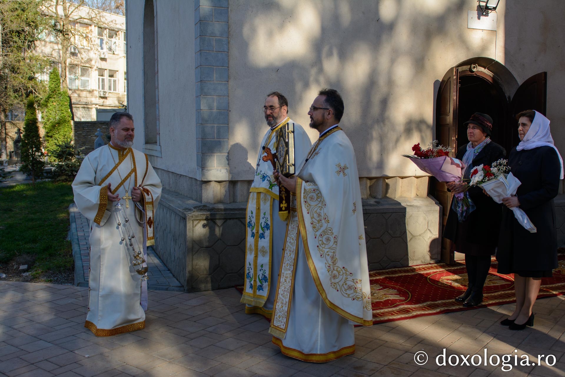 Slujire arhierească la Parohia „Sfinţii Arhangheli” din Pașcani / Foto: Mihail Vrăjitoru Slujire arhierească la Parohia „Sfinţii Arhangheli” din Pașcani