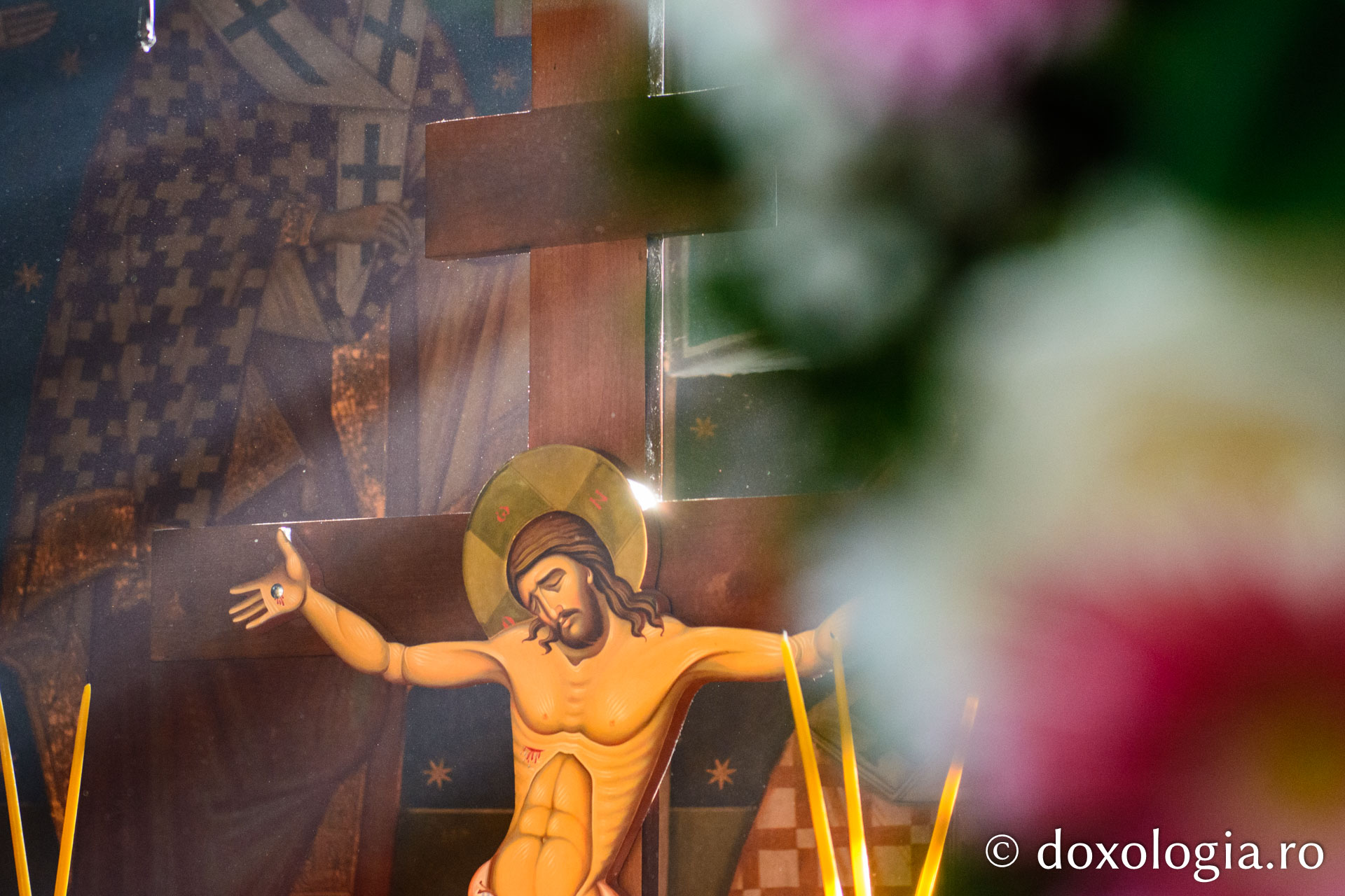 Slujire arhierească la Parohia „Sfinţii Arhangheli” din Pașcani / Foto: Mihail Vrăjitoru Slujire arhierească la Parohia „Sfinţii Arhangheli” din Pașcani
