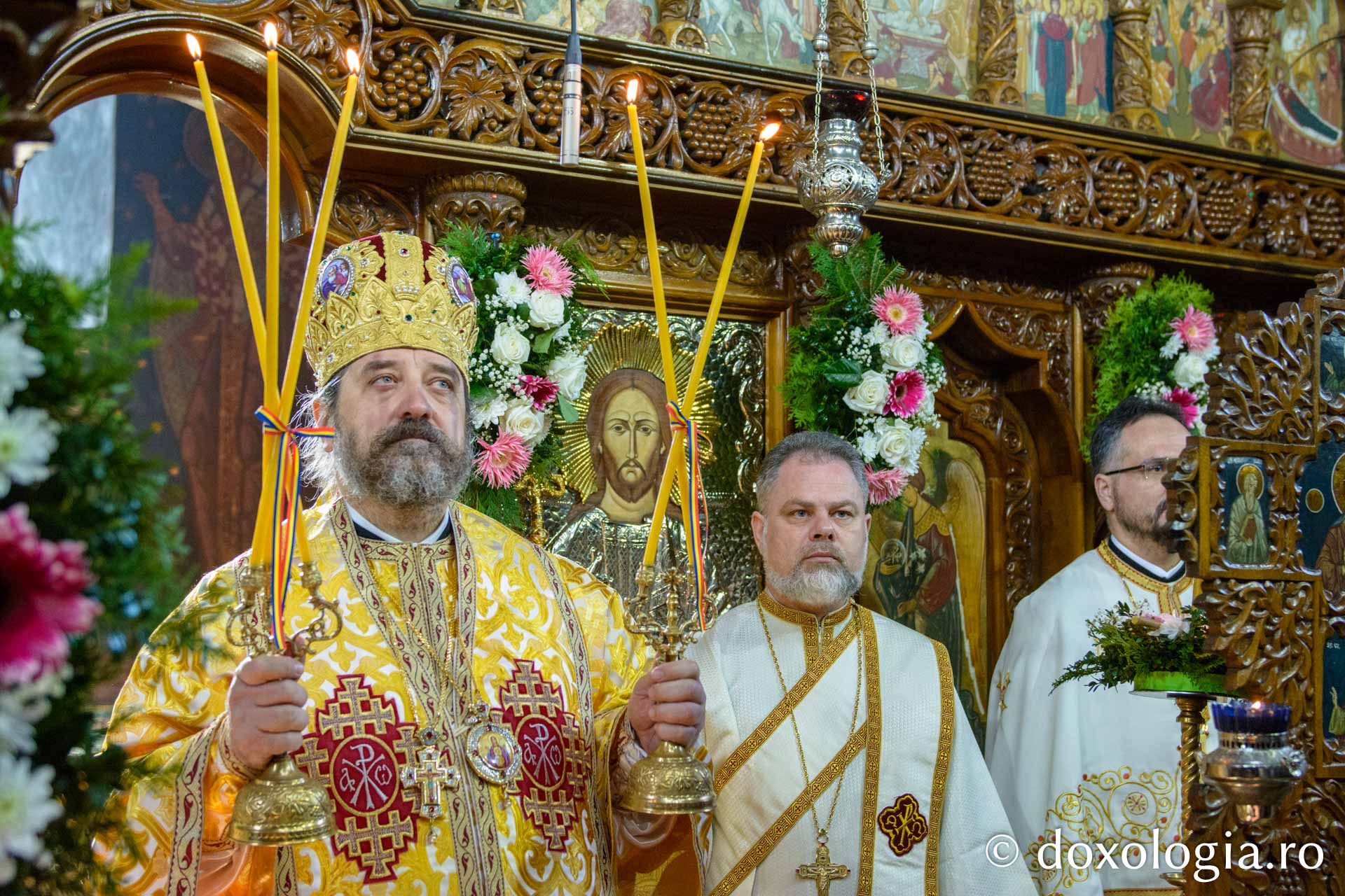 Slujire arhierească la Parohia „Sfinţii Arhangheli” din Pașcani