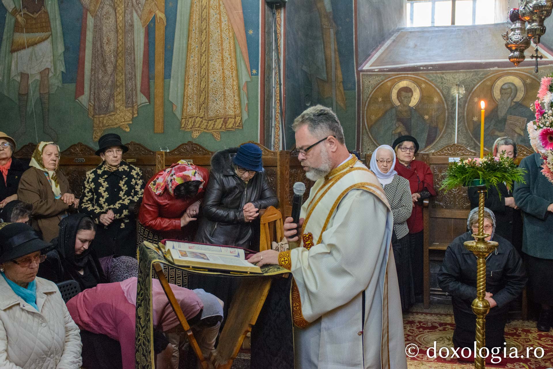 Slujire arhierească la Parohia „Sfinţii Arhangheli” din Pașcani / Foto: Mihail Vrăjitoru Slujire arhierească la Parohia „Sfinţii Arhangheli” din Pașcani