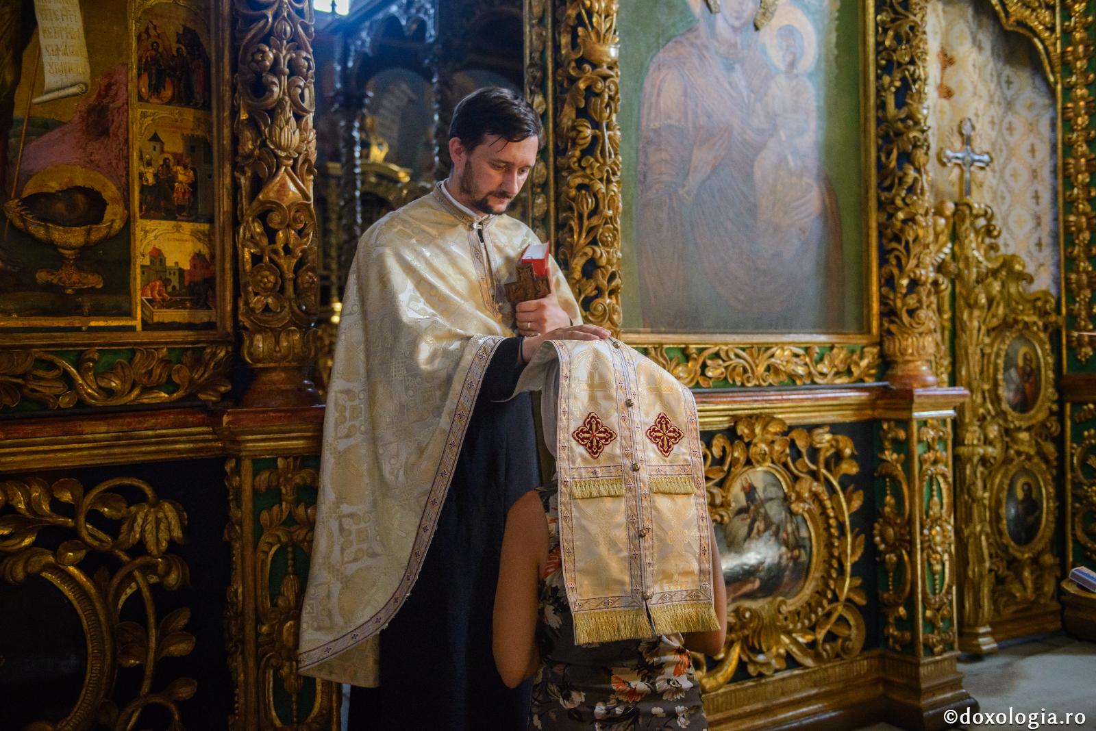 Preot care spovedește